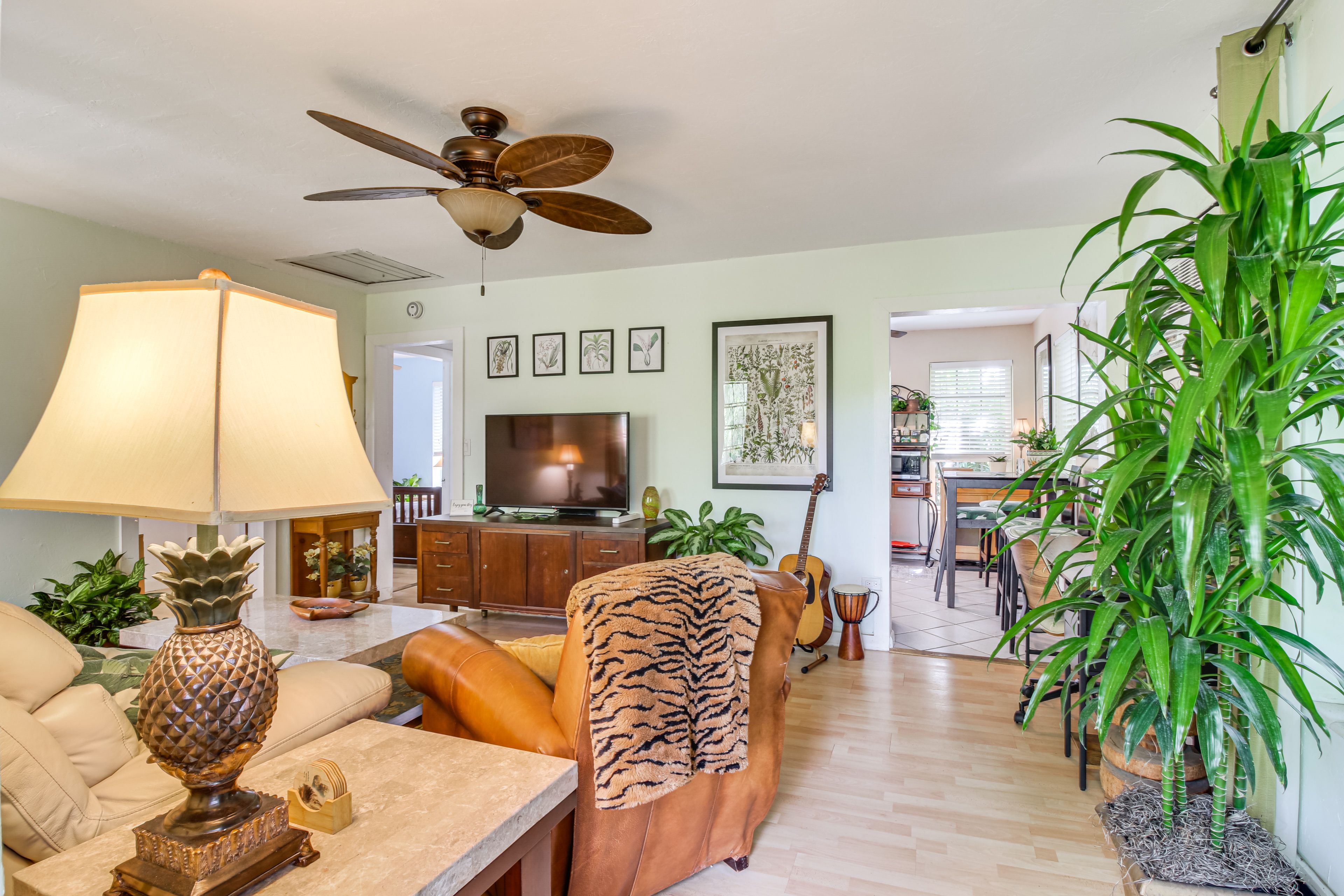 Living Room | Free WiFi | Window A/C Unit | Workspace