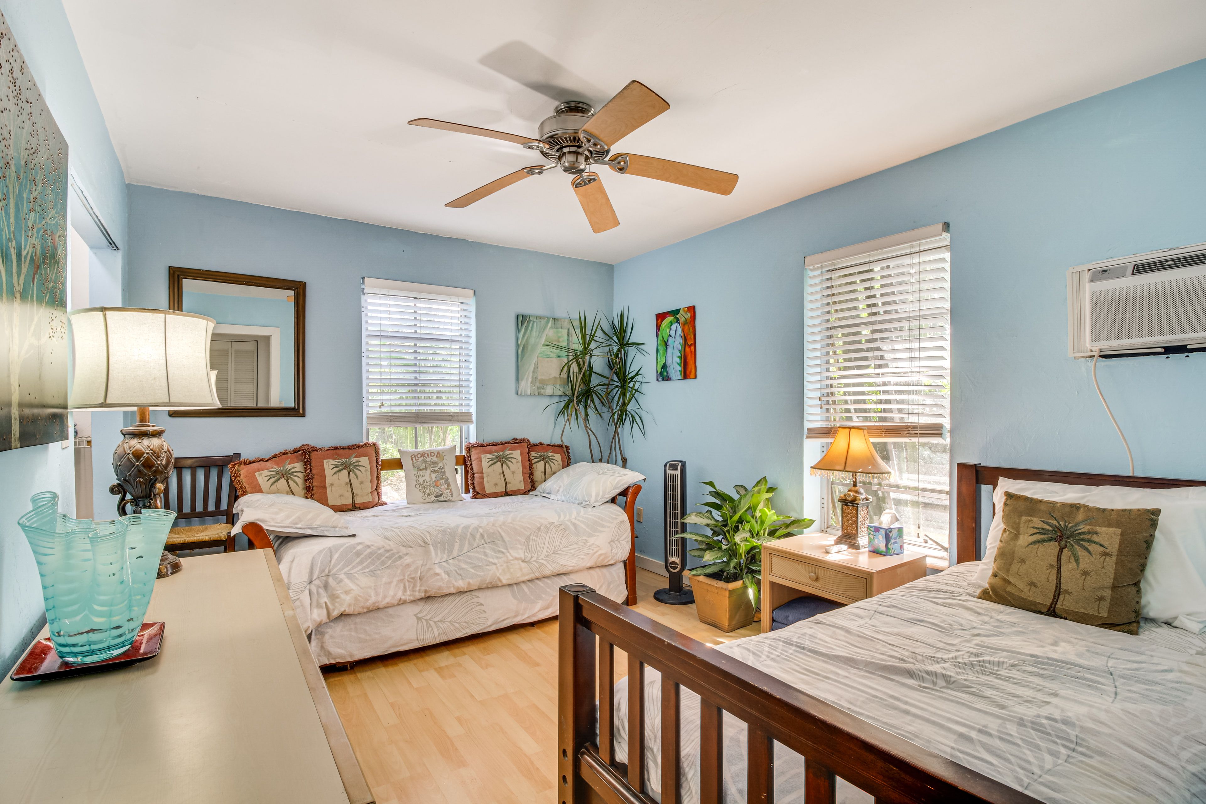 Bedroom 2 | Twin Bed | Twin Daybed w/ Twin Trundle