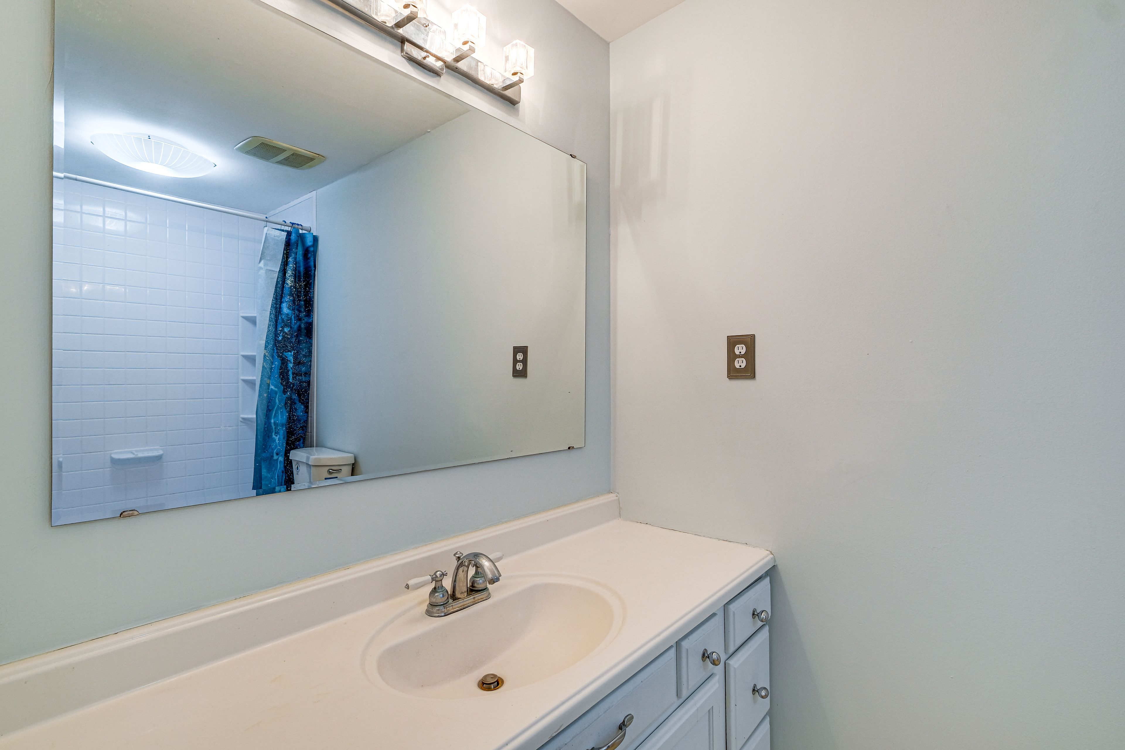 Full Bathroom | Complimentary Toiletries
