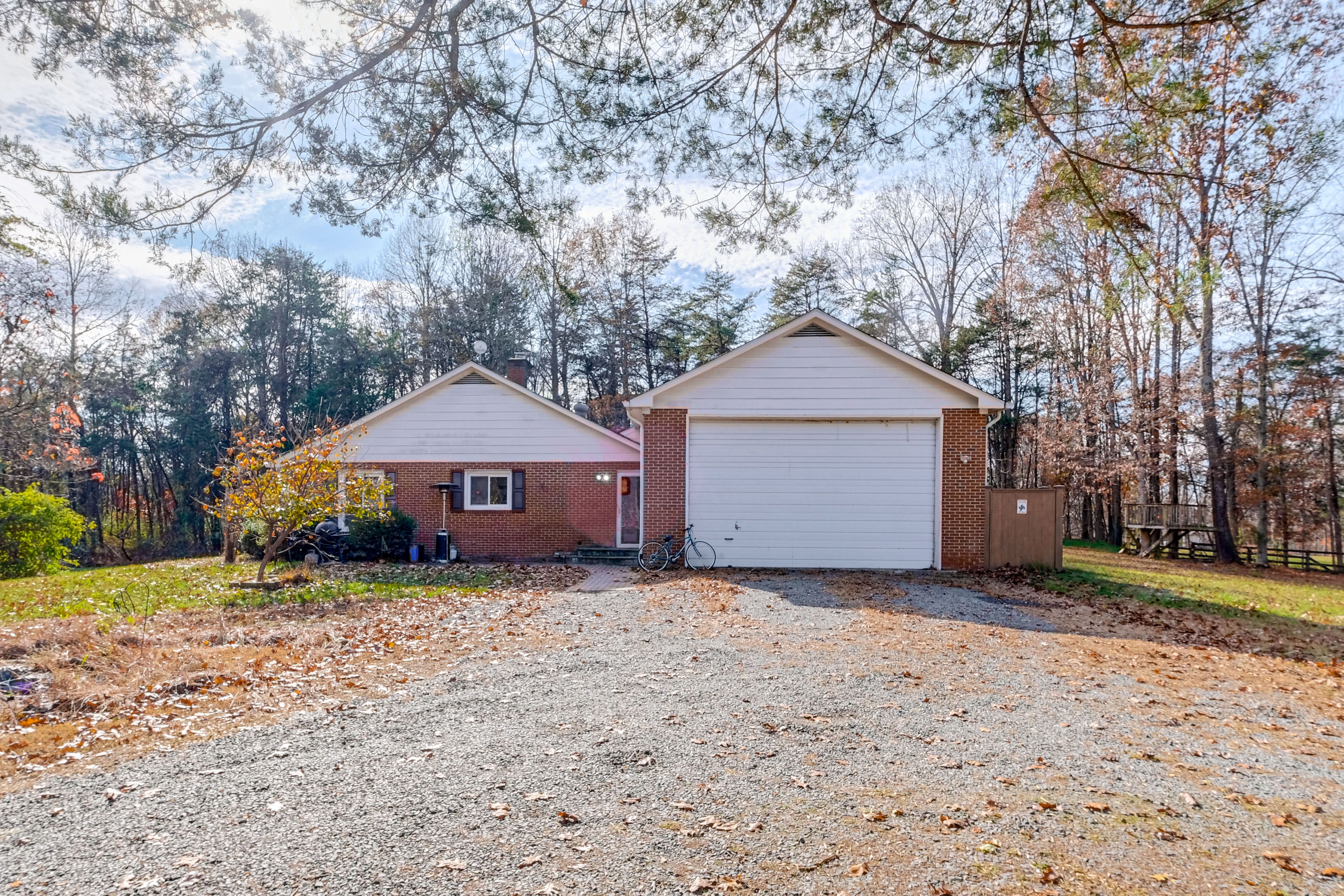 Parking | Driveway (5 Vehicles) | EV Charger On-Site