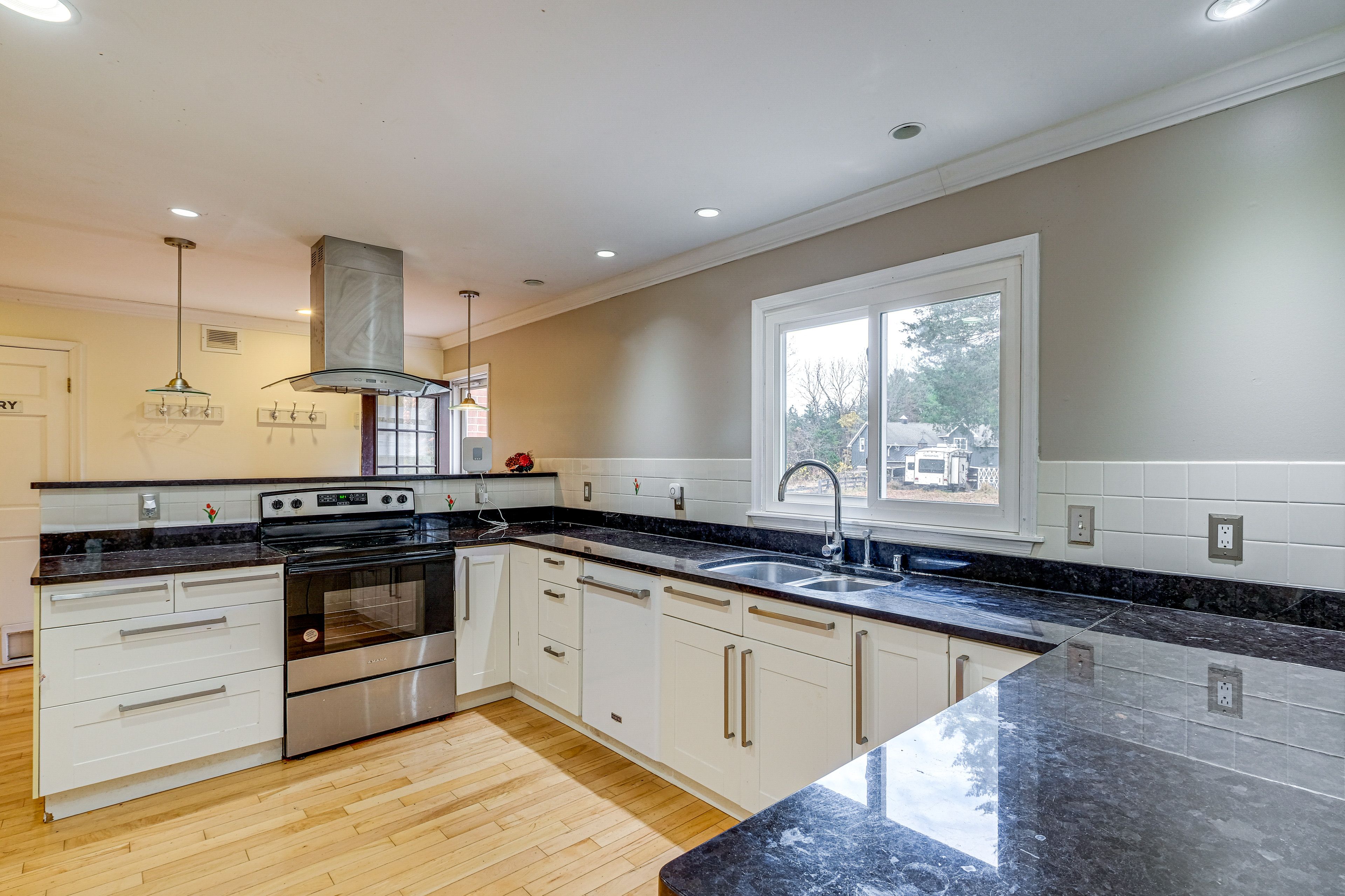 Kitchen | Dishwasher