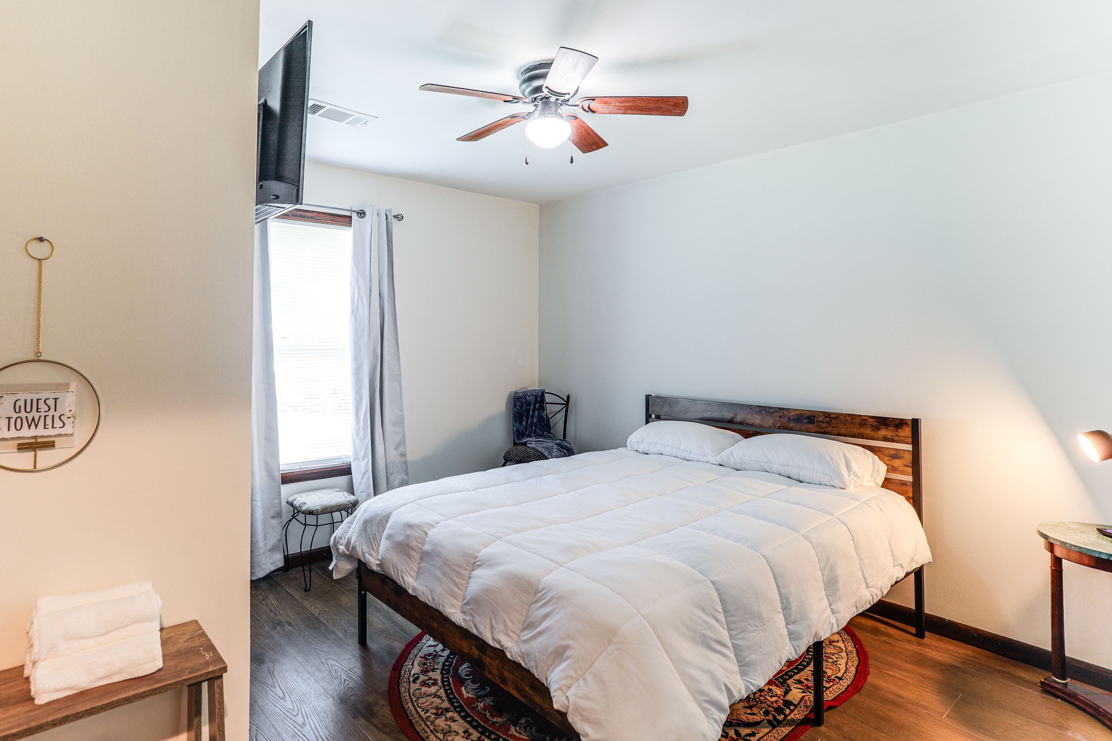 Bedroom 2 | Queen Bed | Smart TV