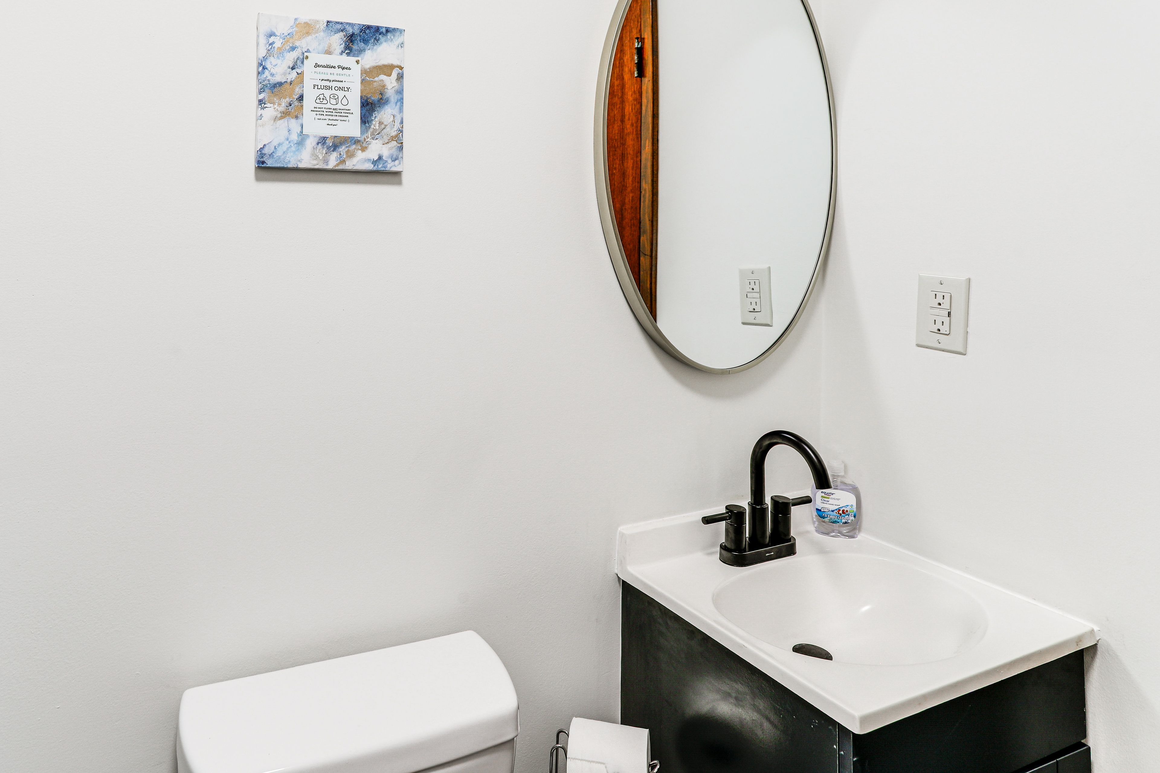 Full Bathroom | Linens & Towels | Shower/Tub Combo