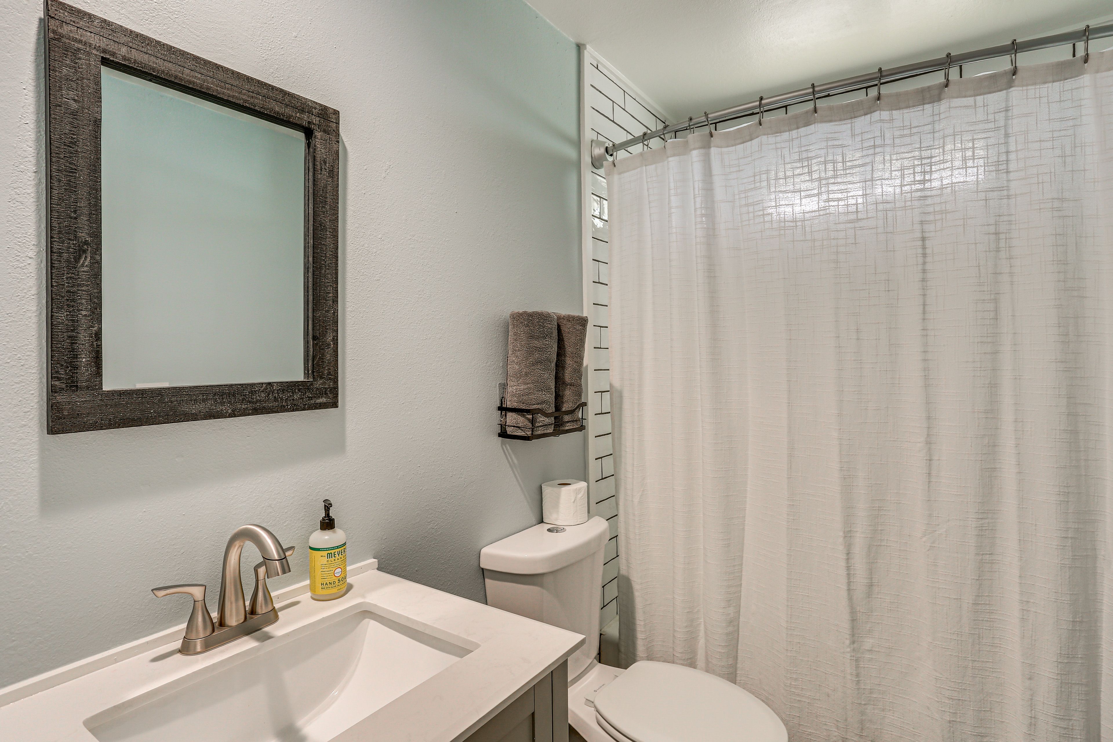 Full Bathroom | Complimentary Toiletries