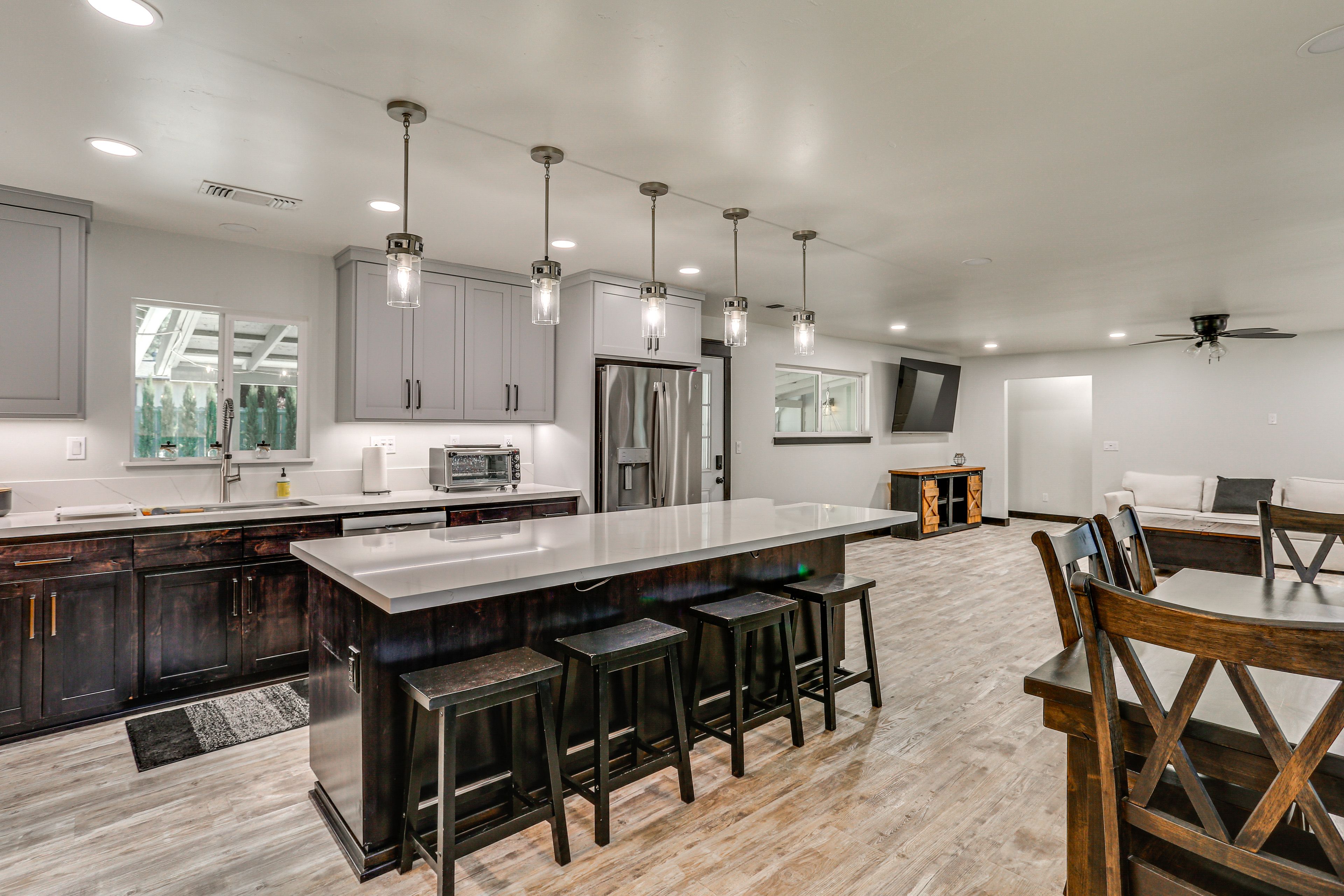 Dining Area | Breakfast Bar | Dishware/Flatware