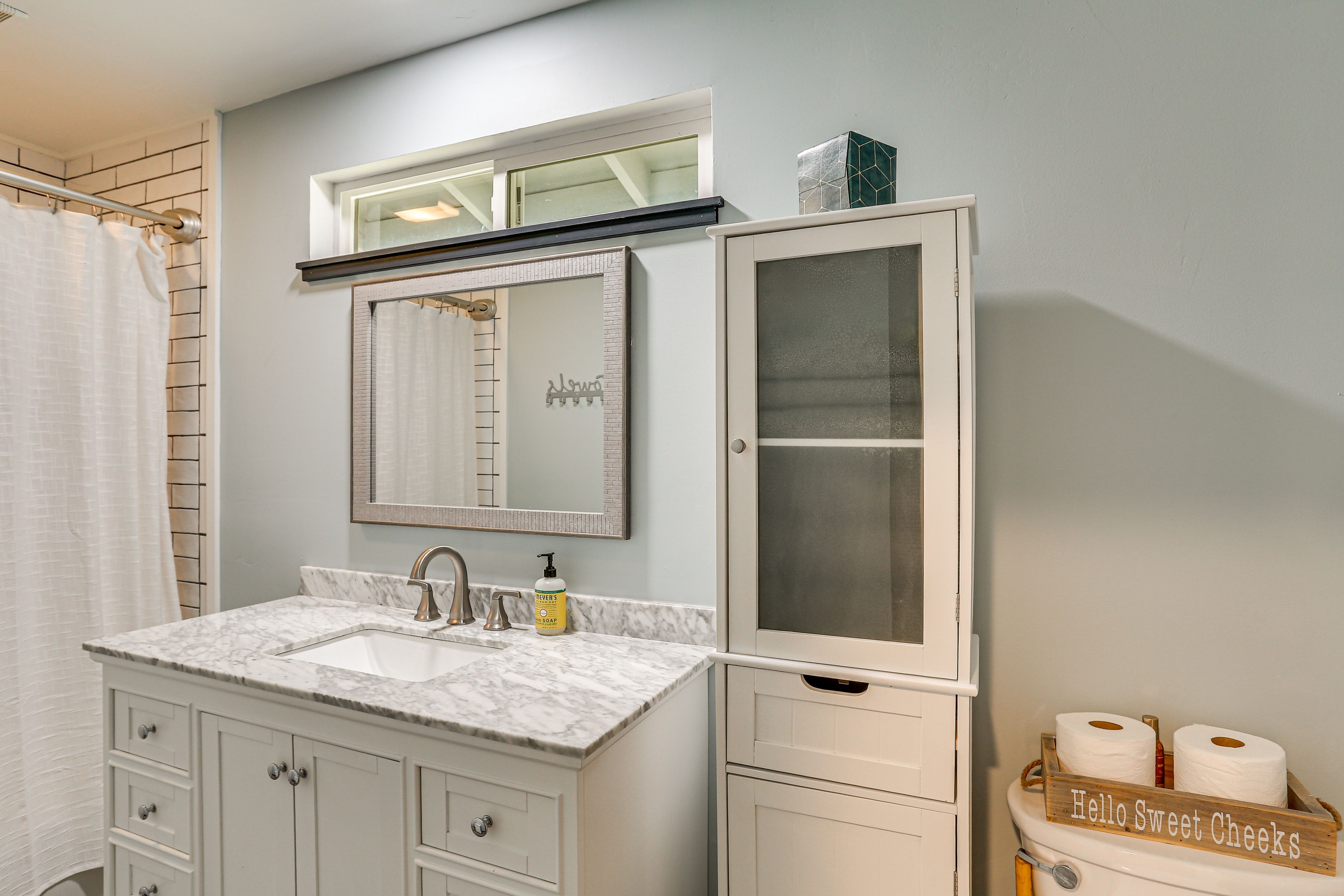 Full Bathroom | Towels Provided