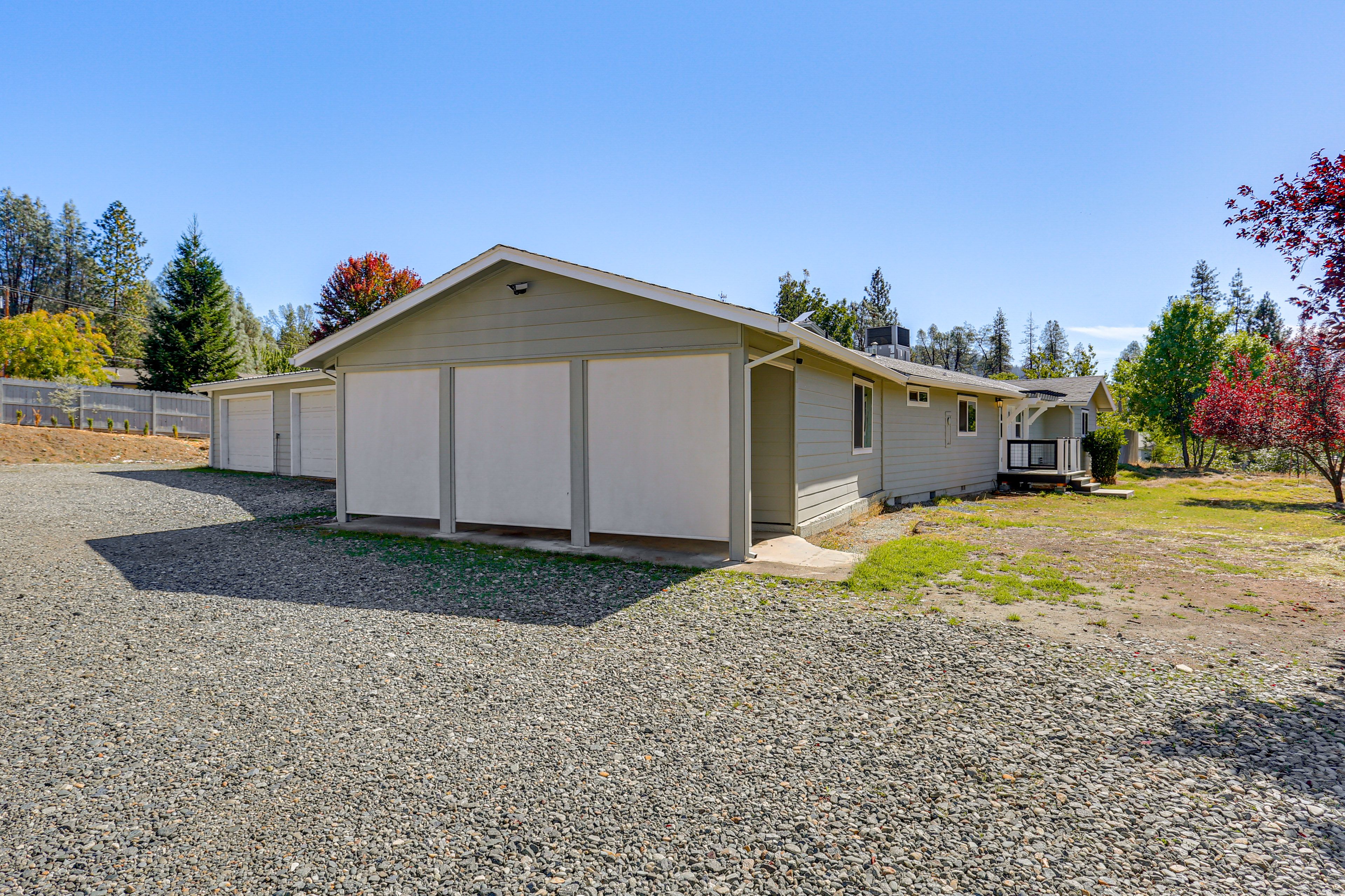 Parking | Driveway (10 Vehicles) | RV Parking Available On-Site (Power Provided)