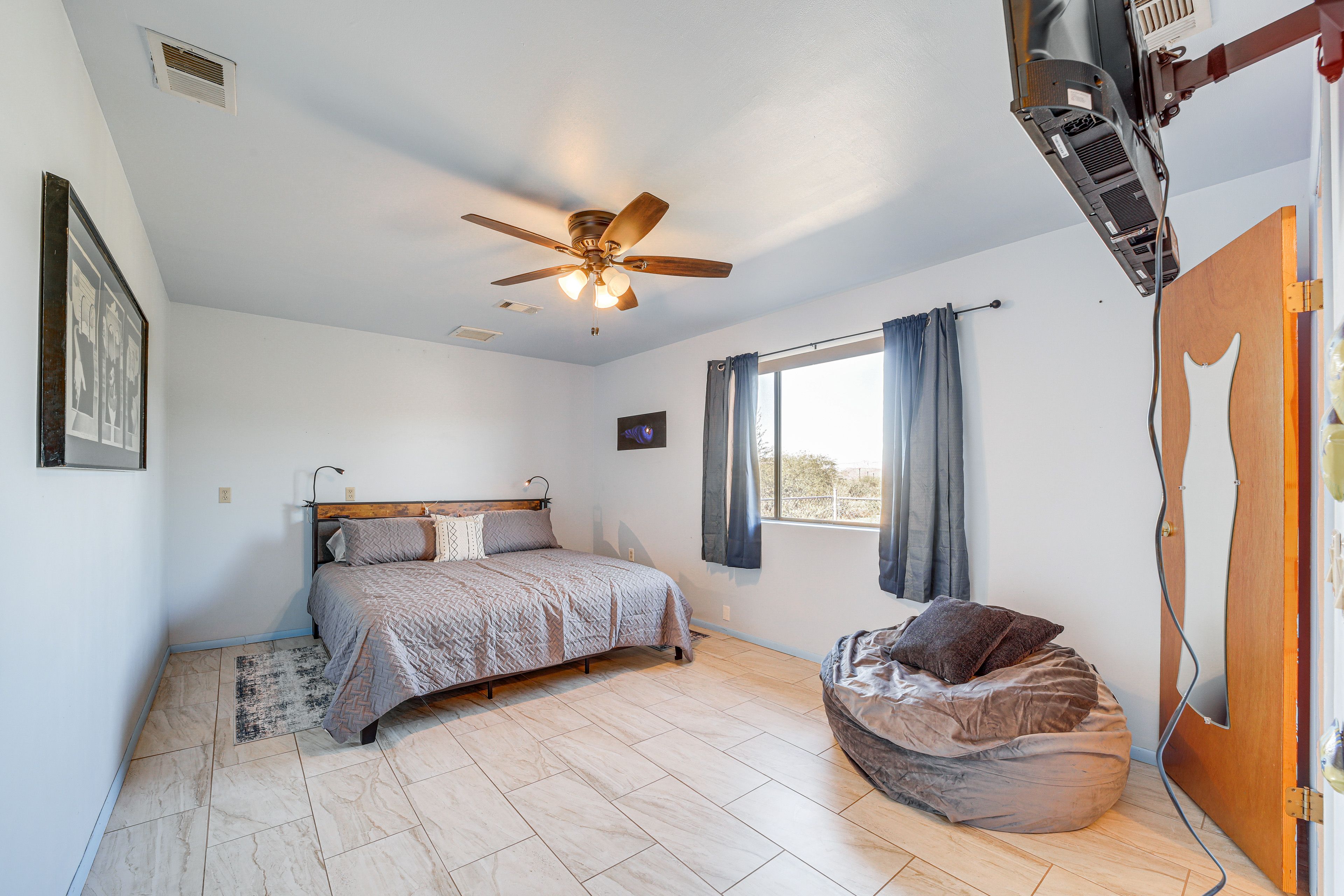 Bedroom 2 | King Bed | Smart TV