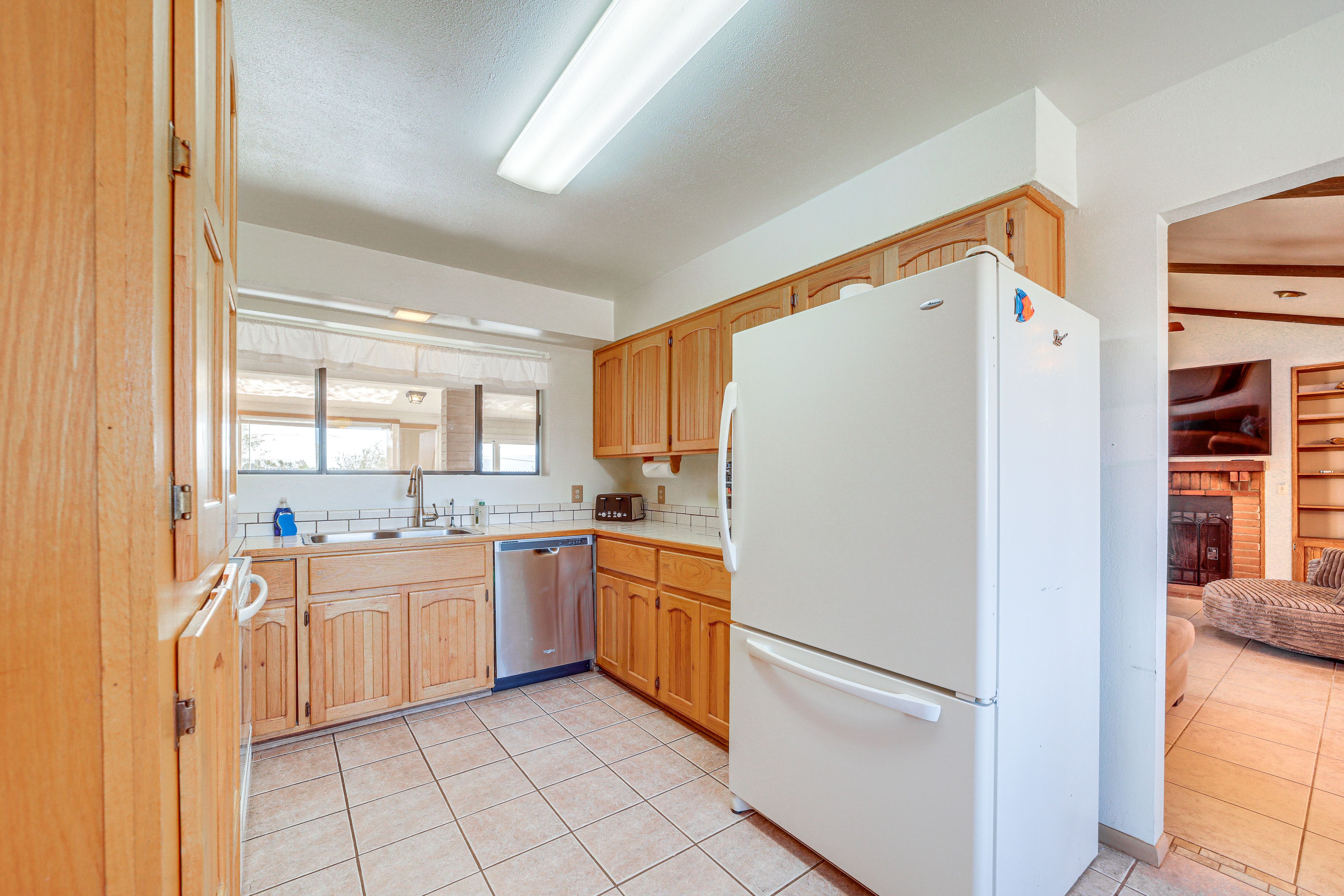 Kitchen | Dishwasher | Air Fryer | Drip Coffee Maker & Keurig