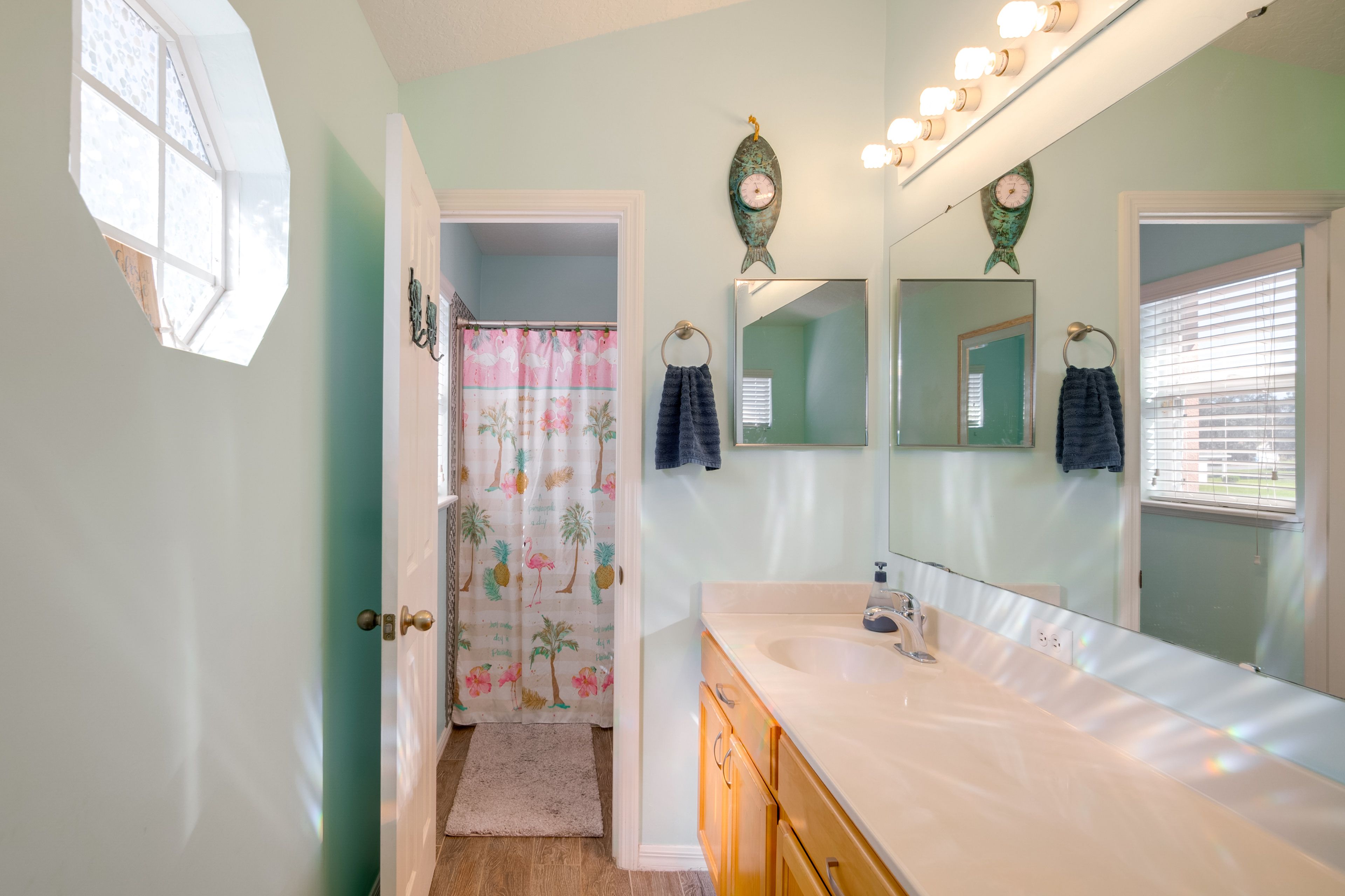 Full Bathroom | 2nd Floor