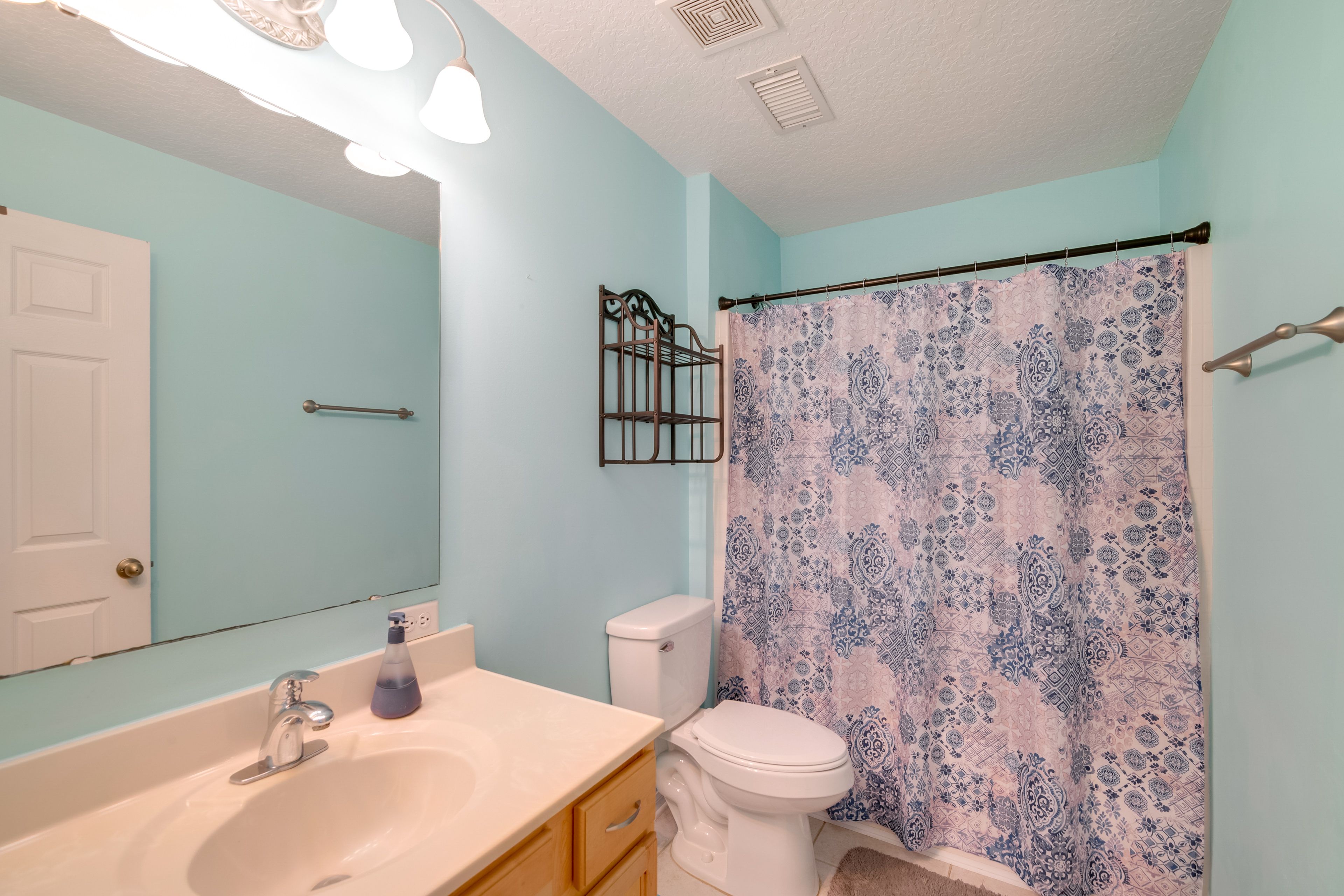 Full Bathroom | 2nd Floor