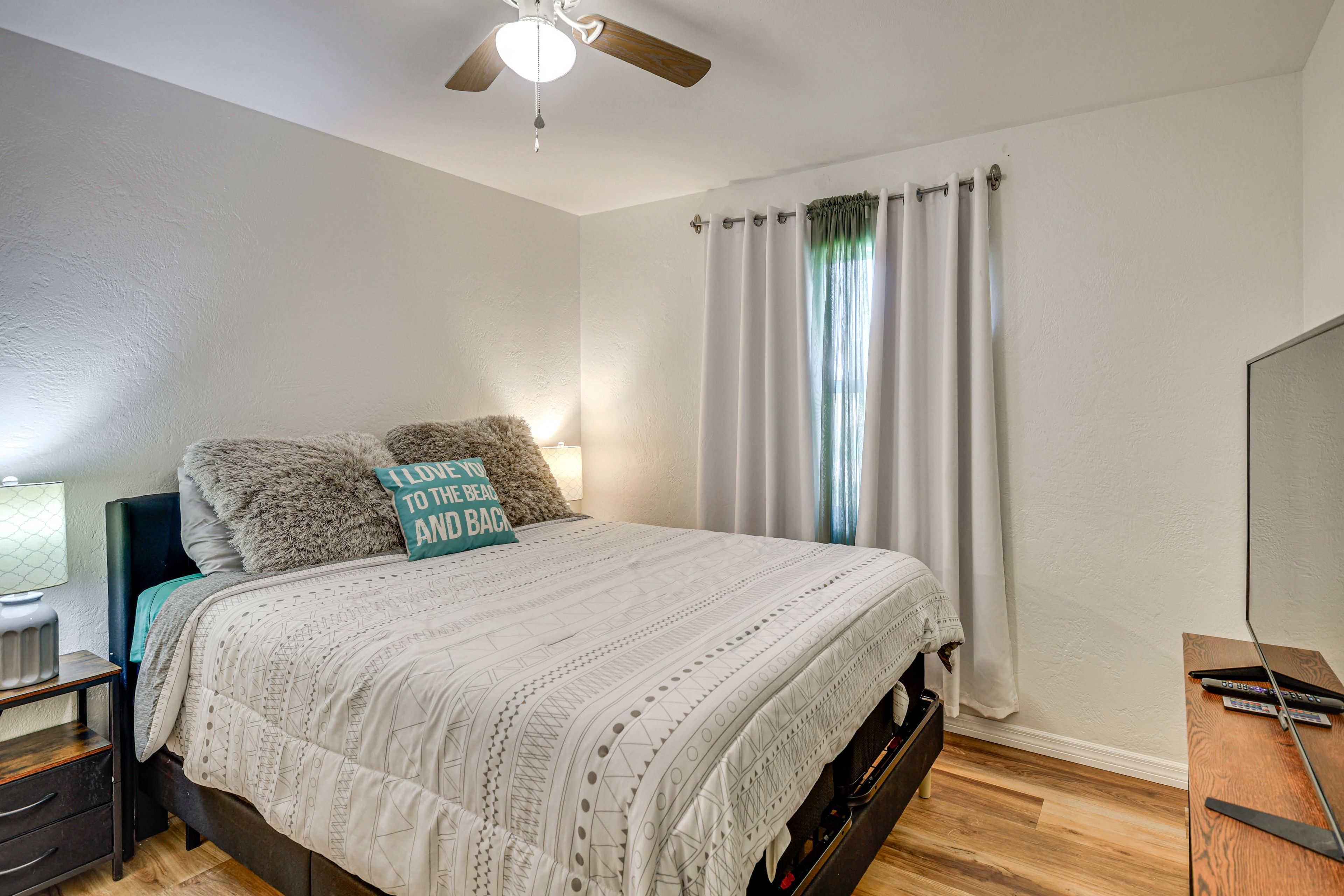 Bedroom 2 | Queen Bed
