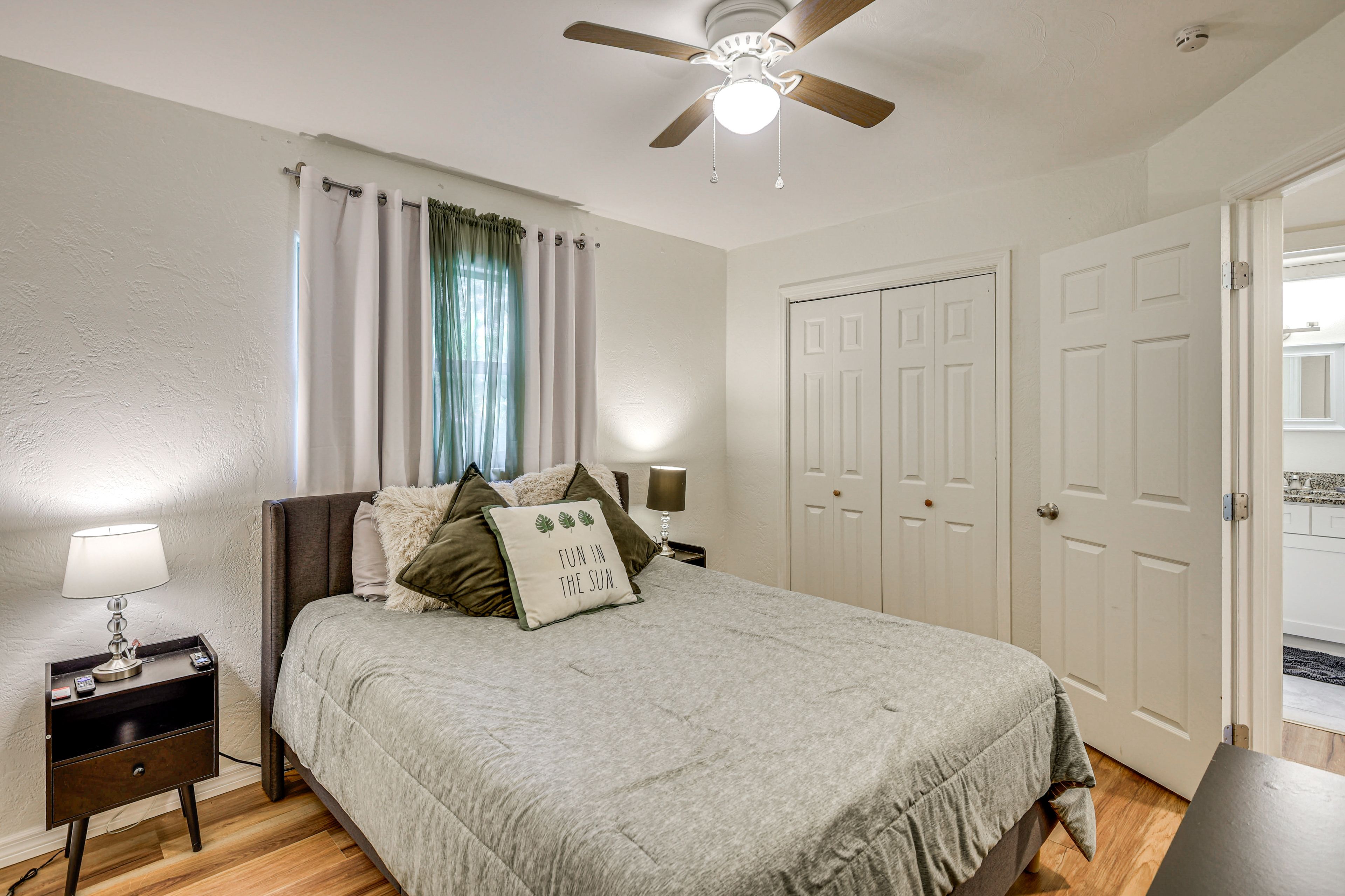 Bedroom 3 | Queen Bed