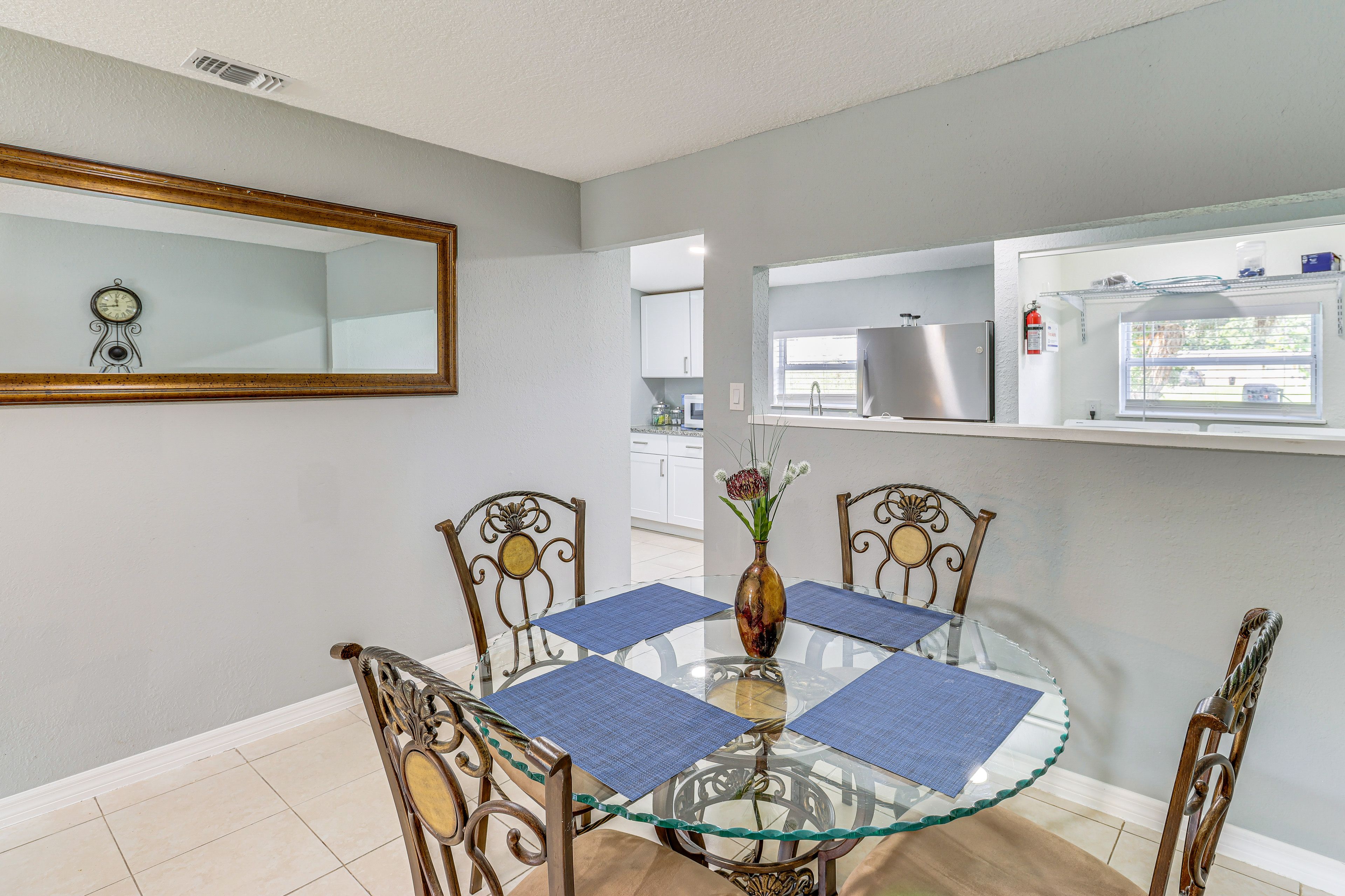 Dining Area | Workspace | Free WiFi