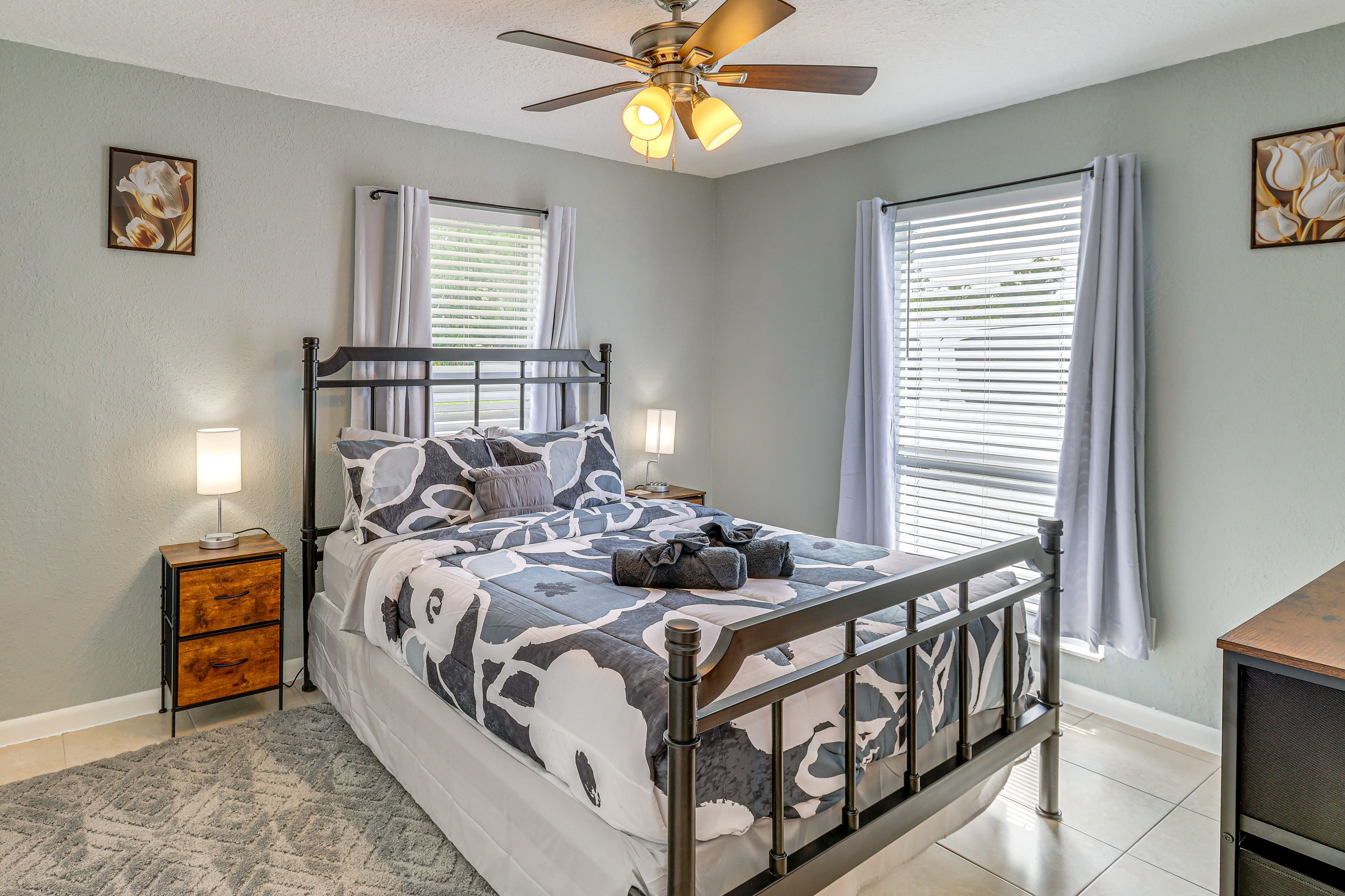 Bedroom 2 | Queen Bed | Smart TV