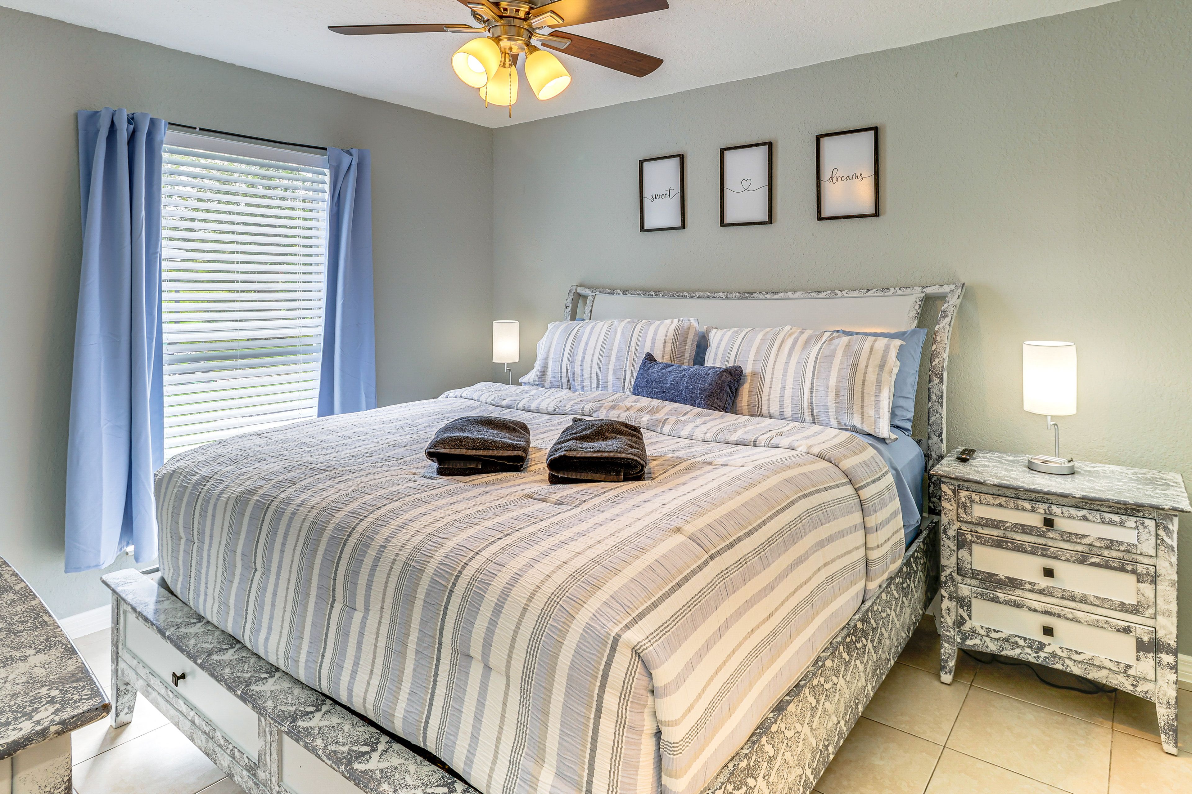 Bedroom 1 | King Bed | Smart TV