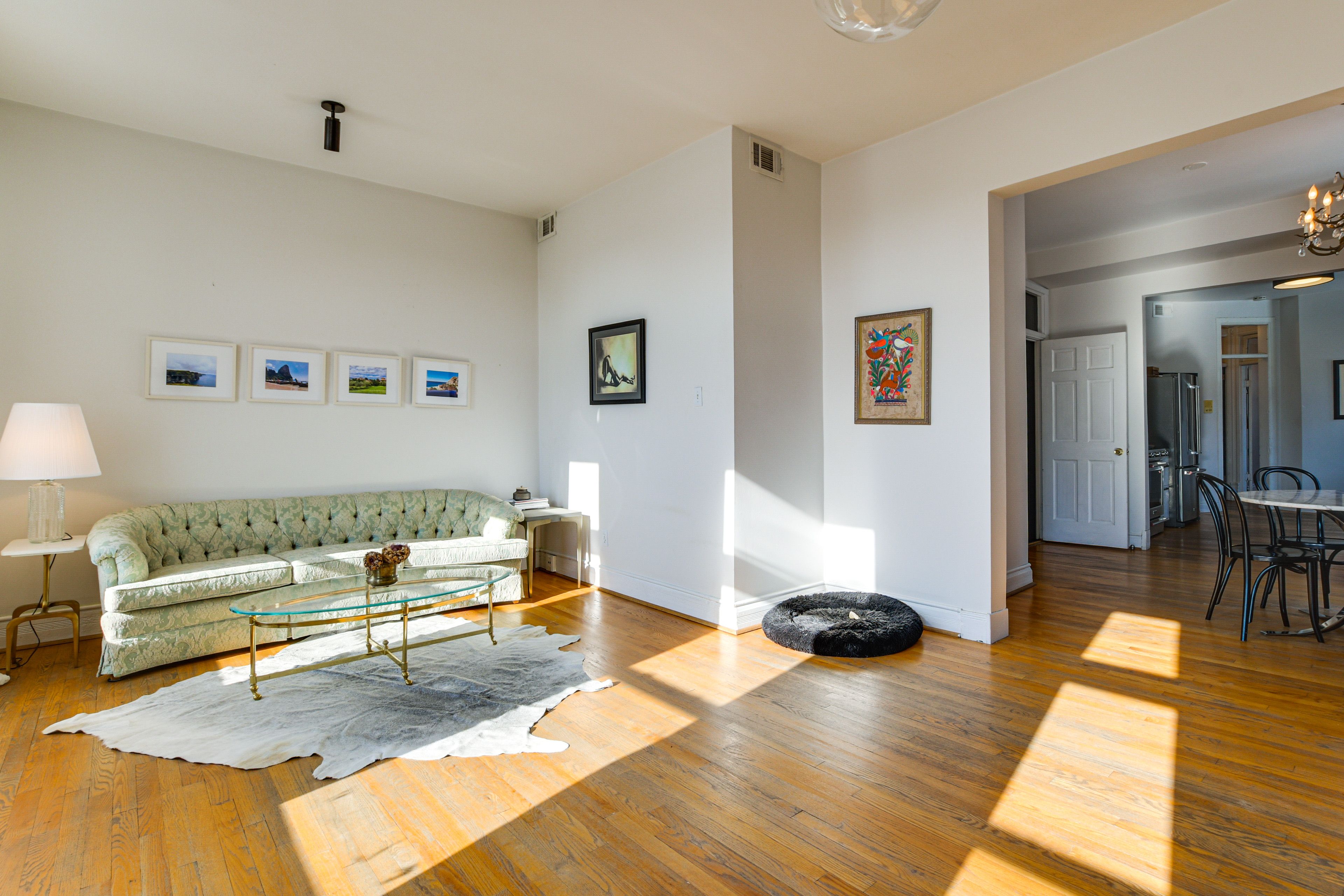 Living Room | Free WiFi | Central A/C & Heating | Smart TV