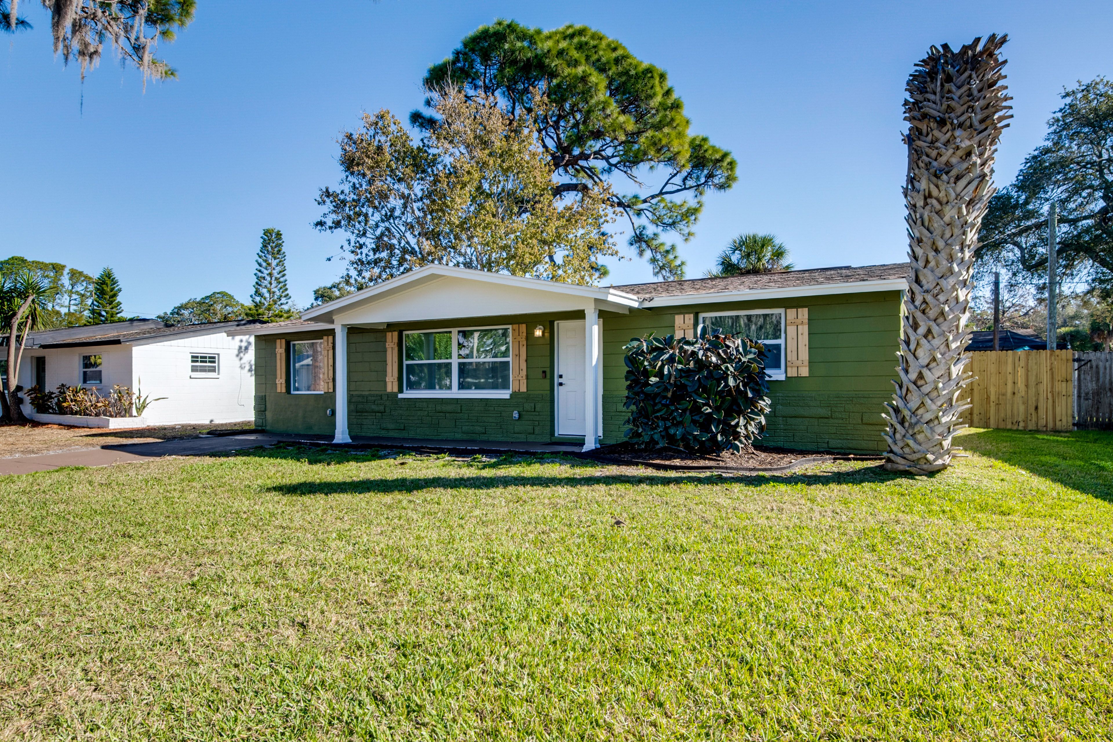 New Port Richey Vacation Rental | 3BR | 2BA | 1 Step to Enter | 1,380 Sq Ft