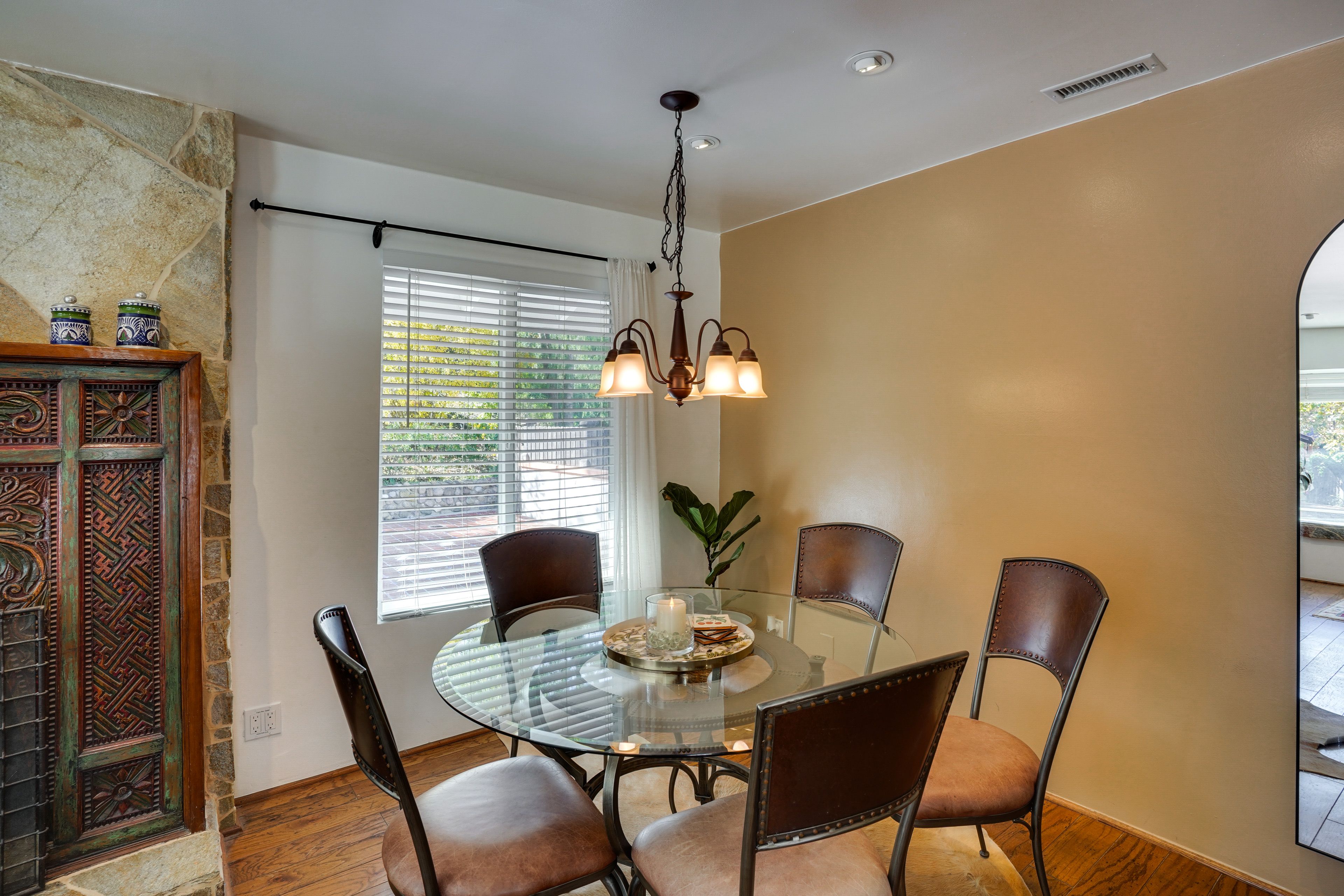 Dining Area | Dishware & Flatware