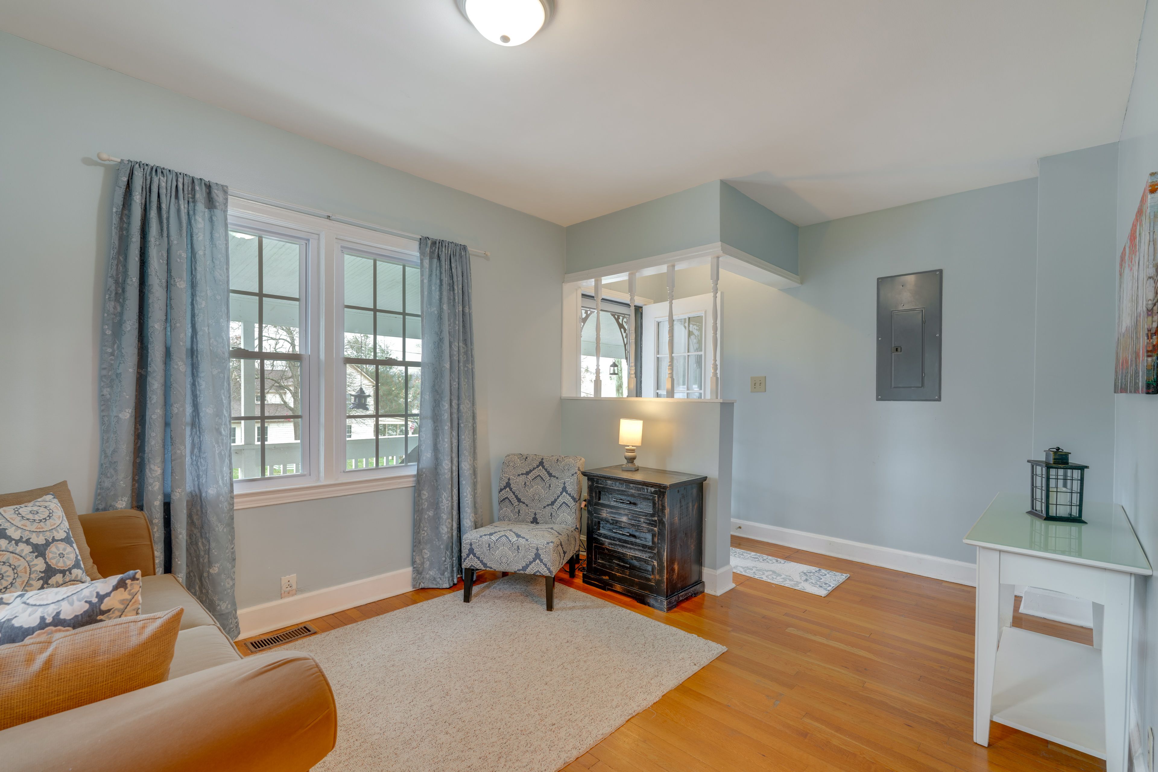 Living Room | Free WiFi