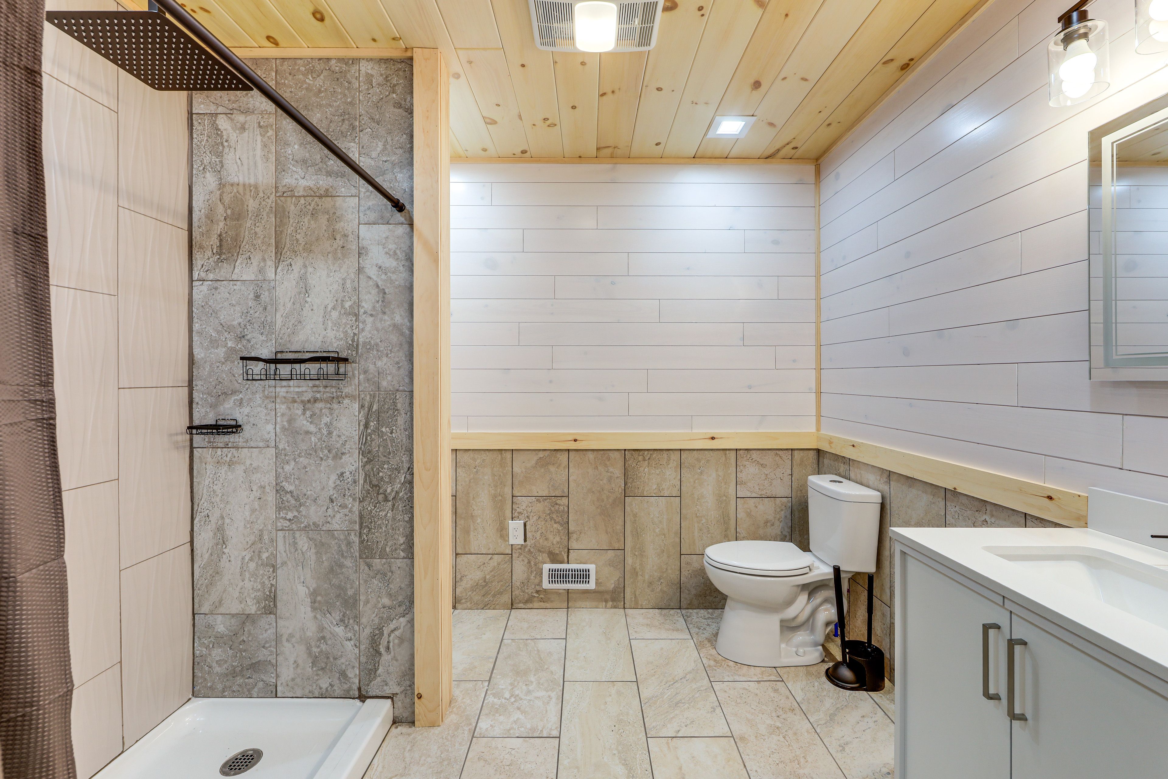 Full Bathroom | 2nd Floor