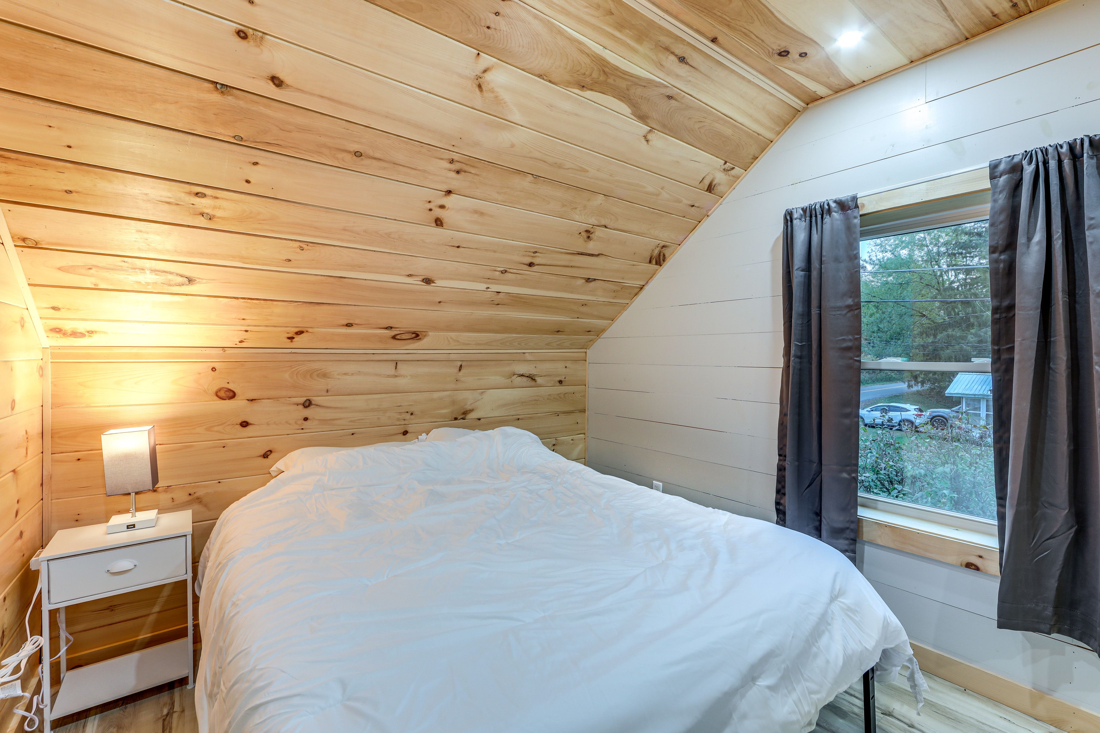 Bedroom 3 | 2nd Floor | Queen Bed