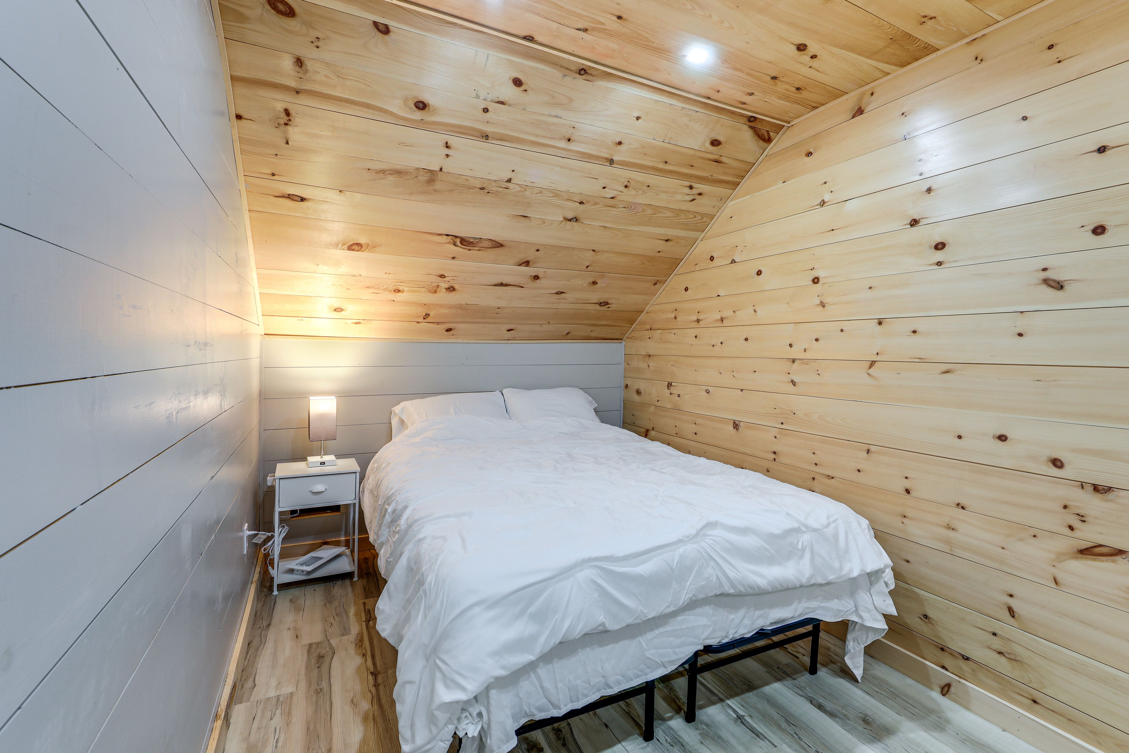 Bedroom 2 | 2nd Floor | Queen Bed