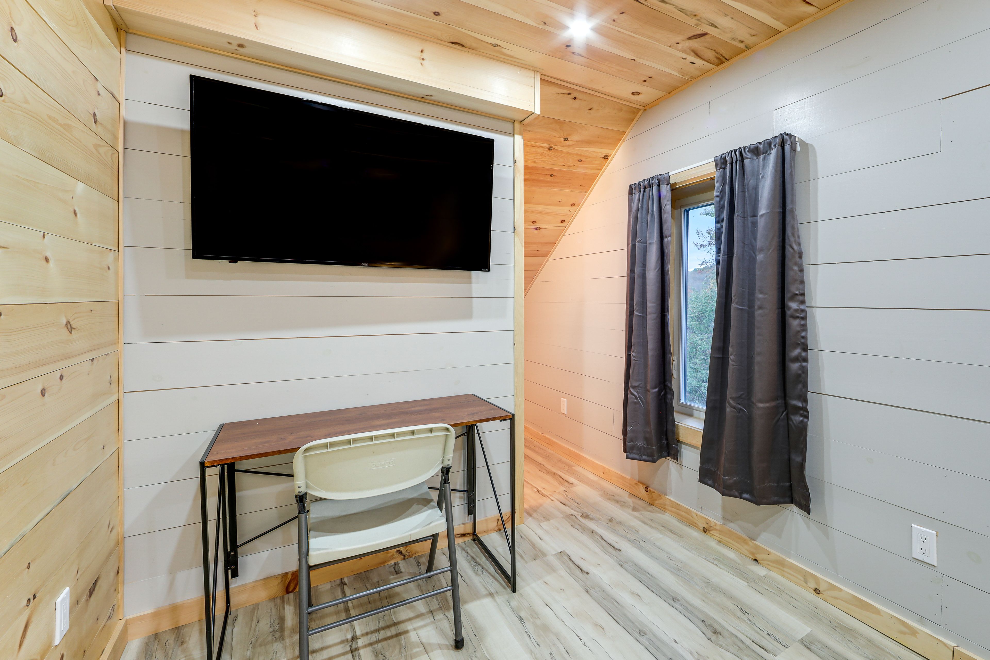 Workspace | 2nd Floor | Desk