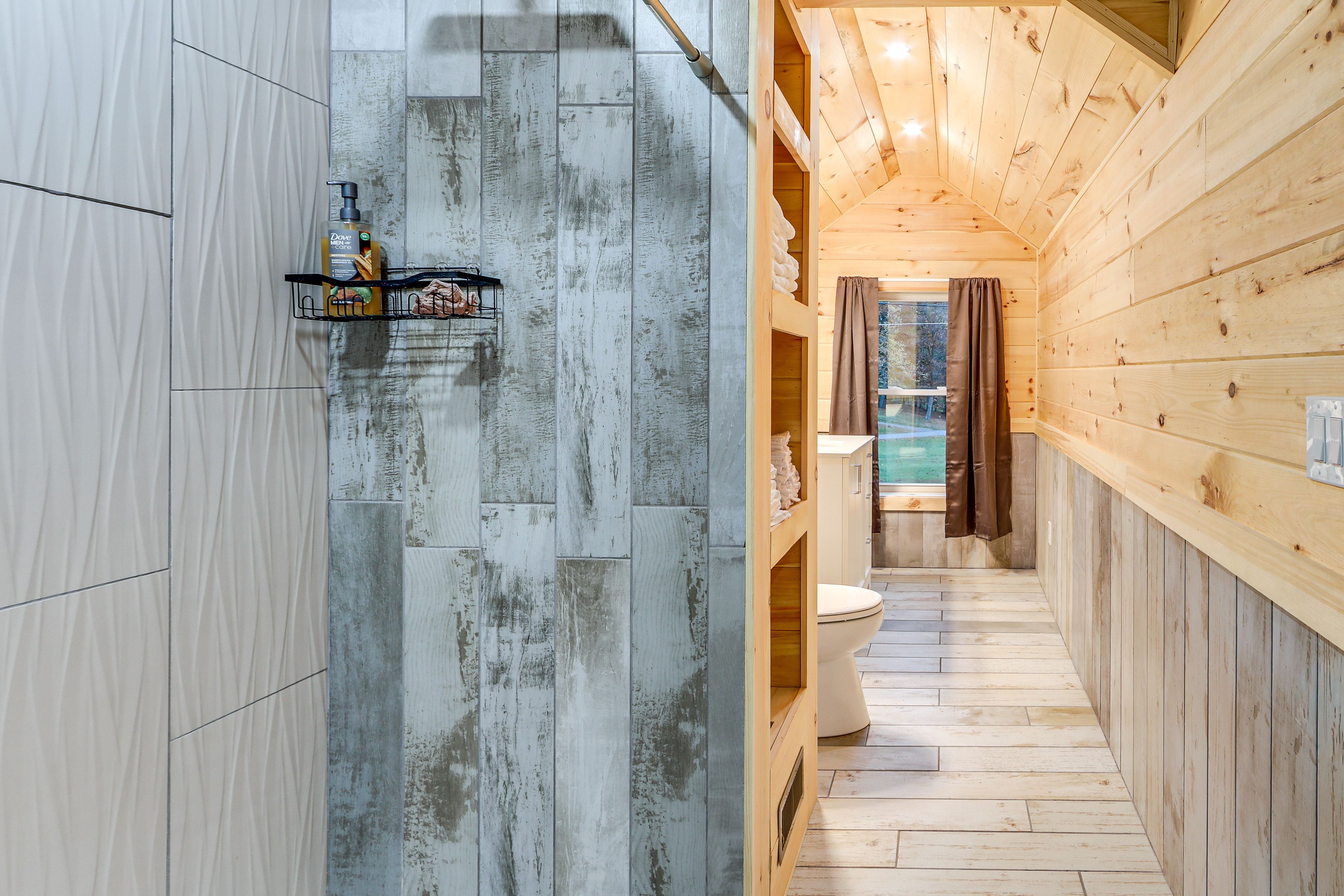 En-Suite Bathroom | 1st Floor | Towels Provided