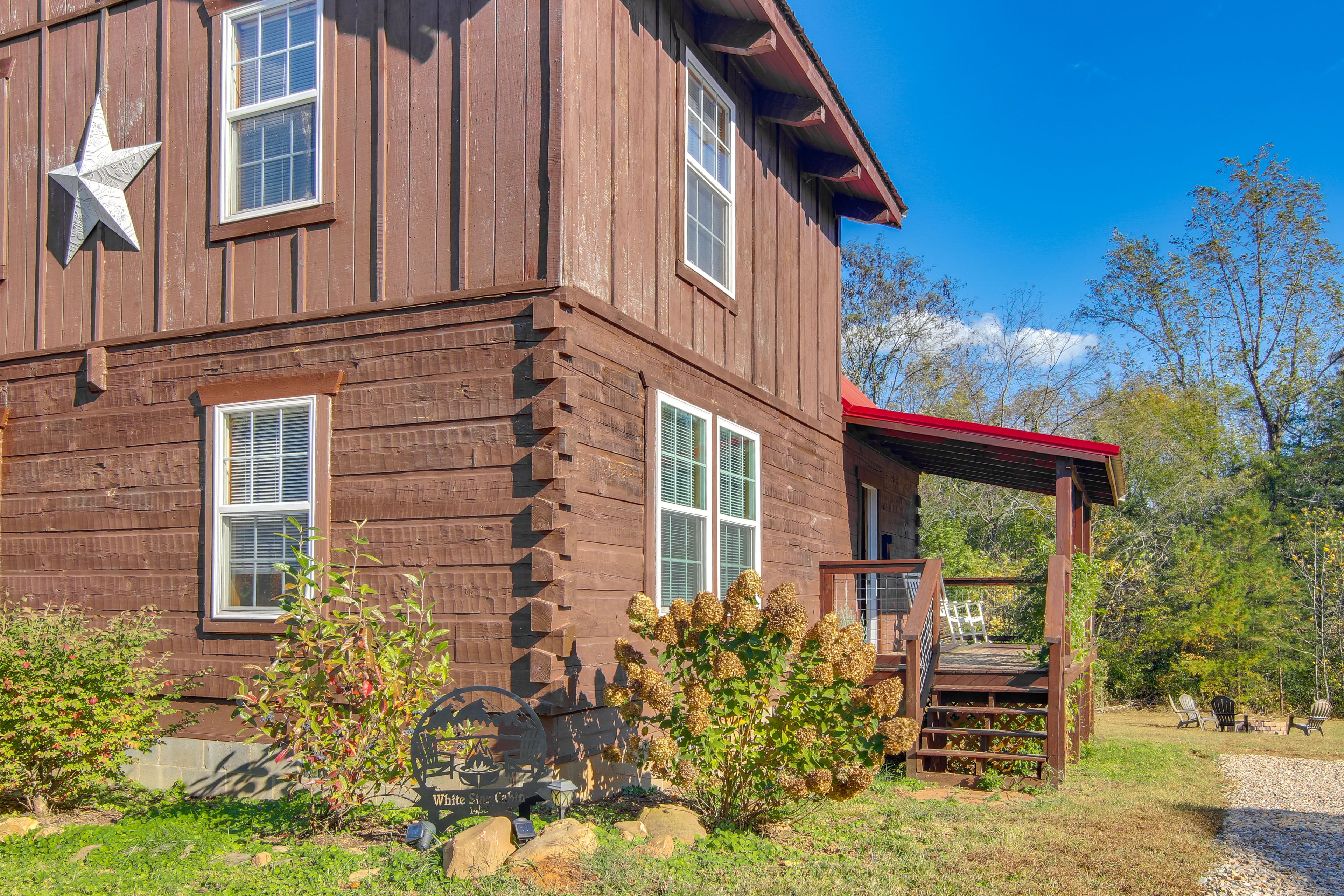 Cabin Exterior | Front Steps