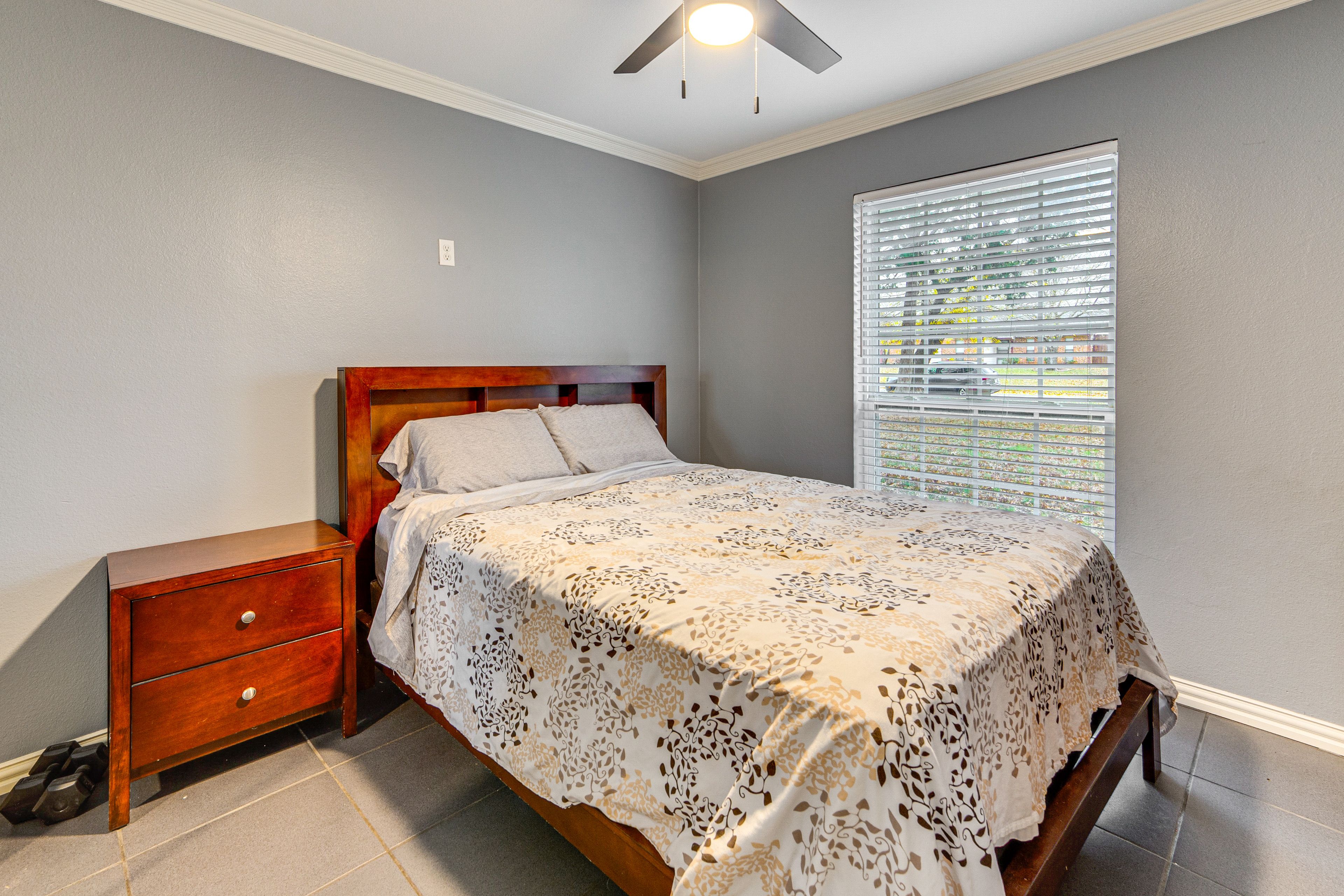 Bedroom 2 | Queen Bed