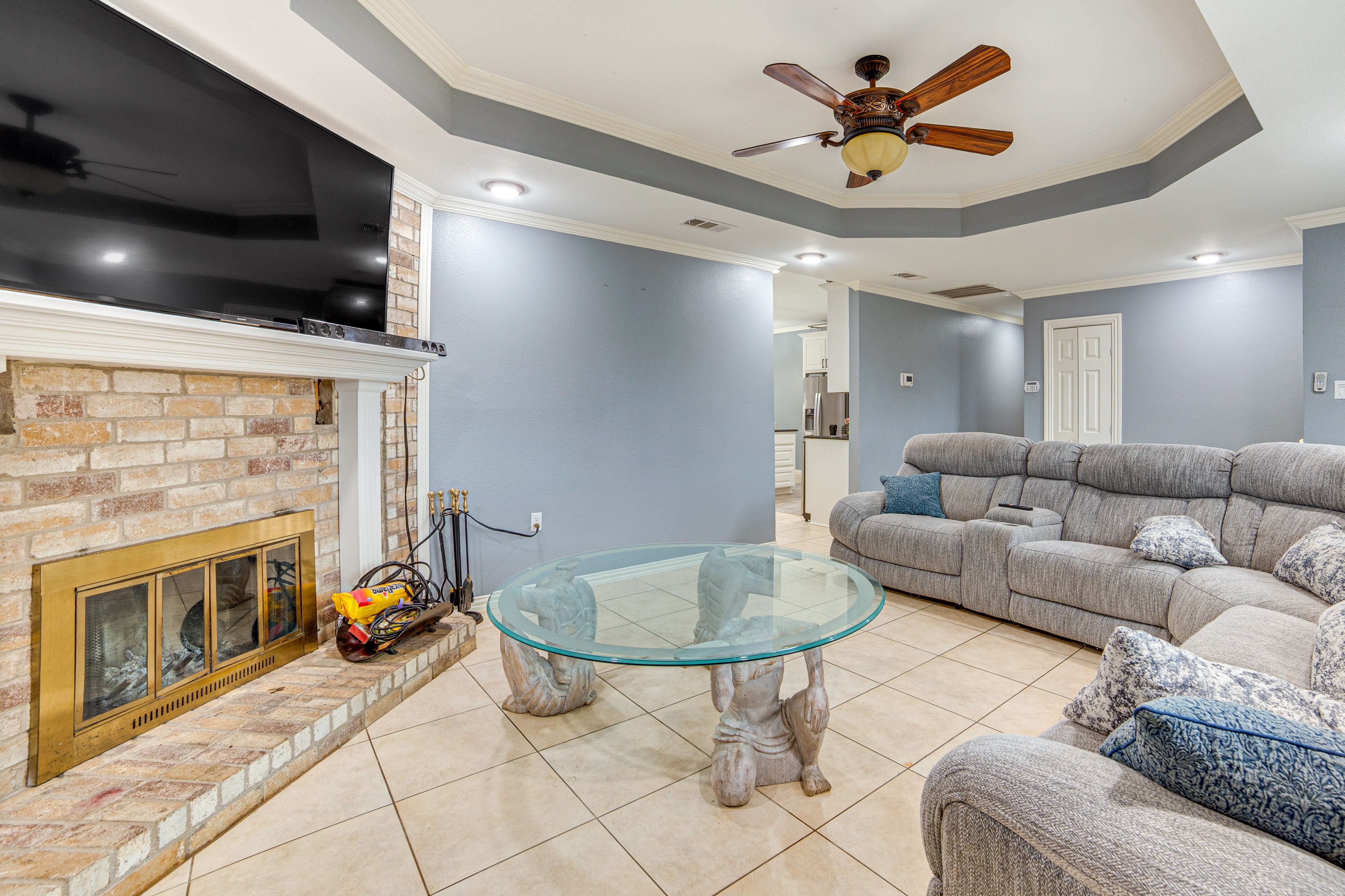 Living Area | Smart TV | Wood-Burning Fireplace