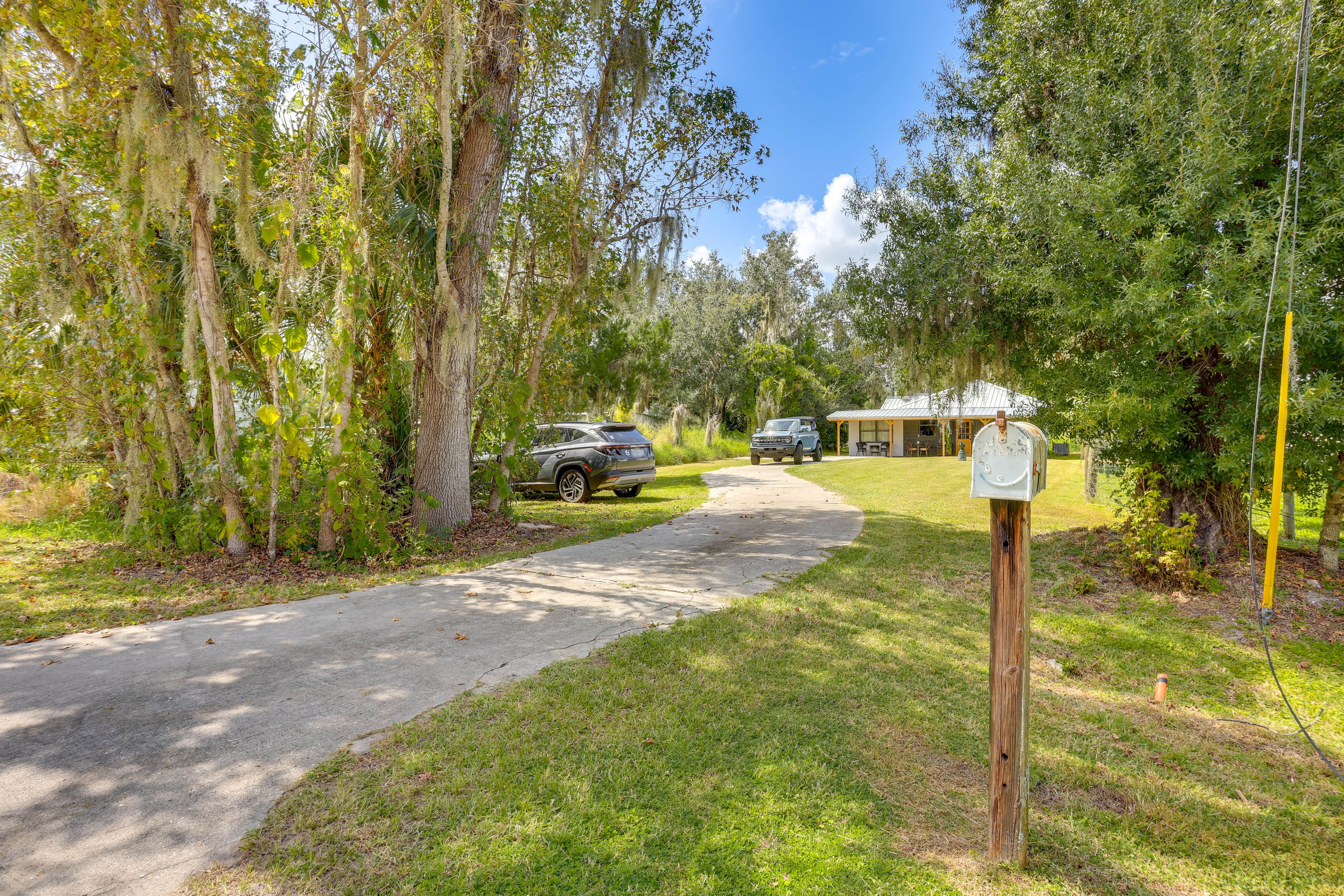 Parking | Driveway (3 Vehicles)
