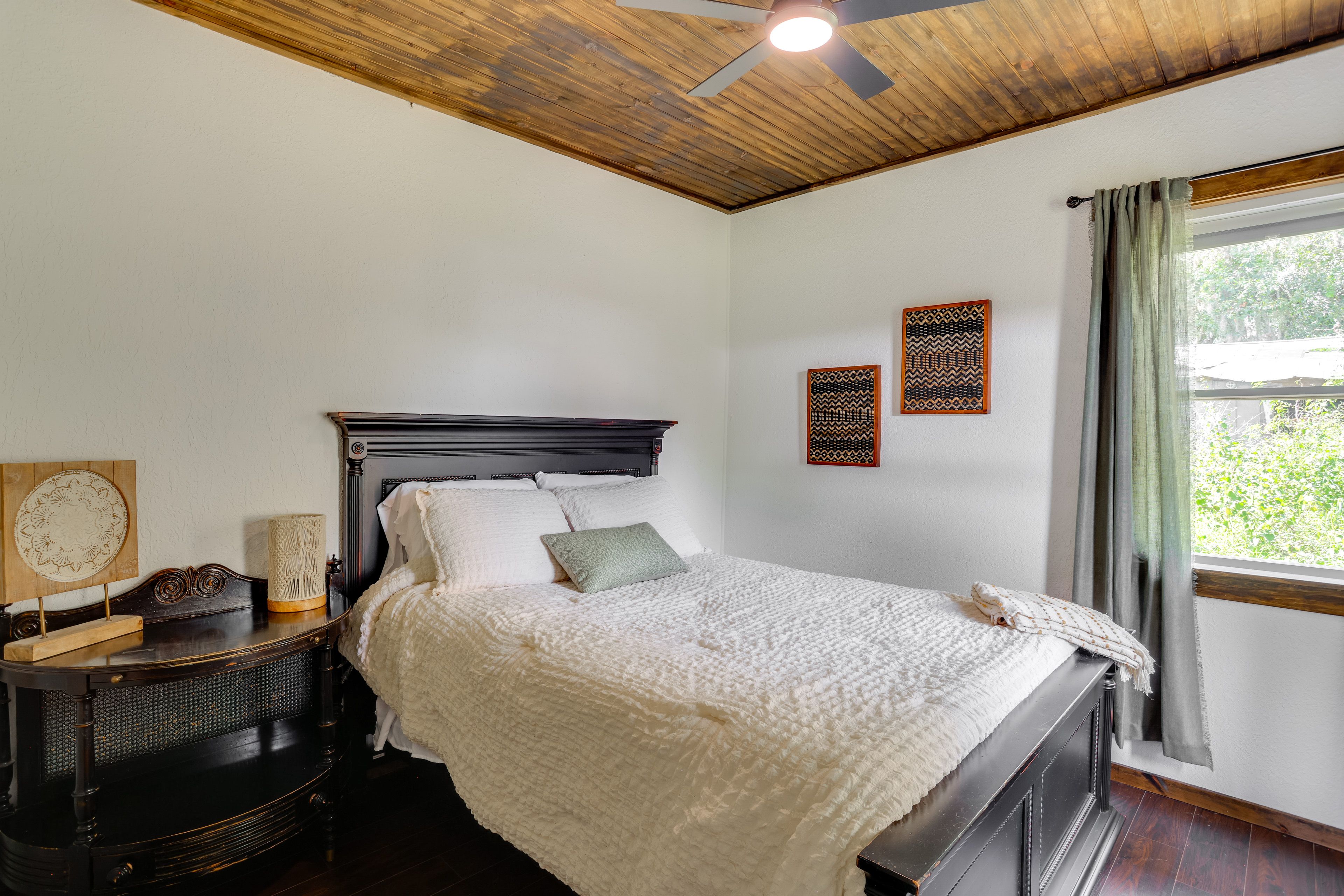 Bedroom 1 | Queen Bed | Linens Provided