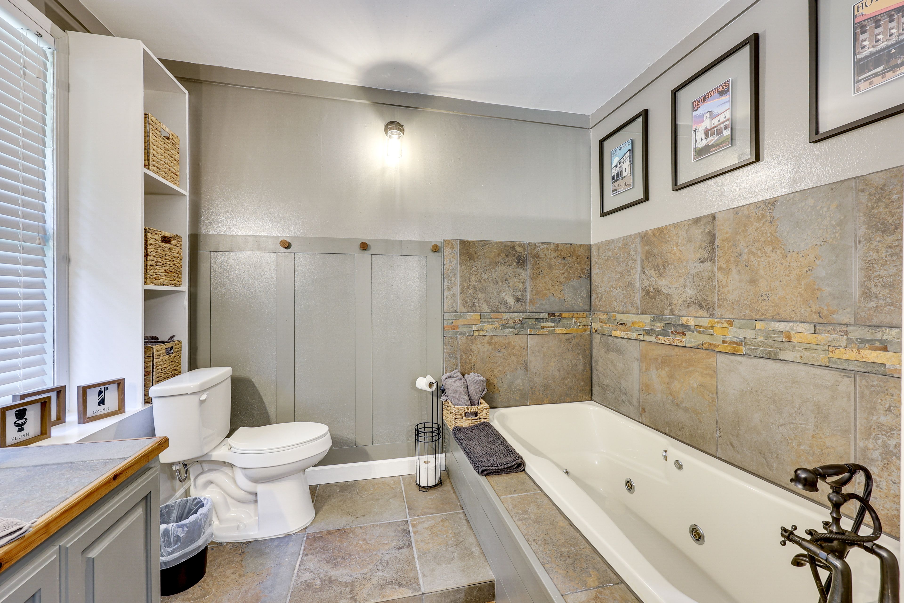 Full Bathroom | Towels Provided | Complimentary Toiletries