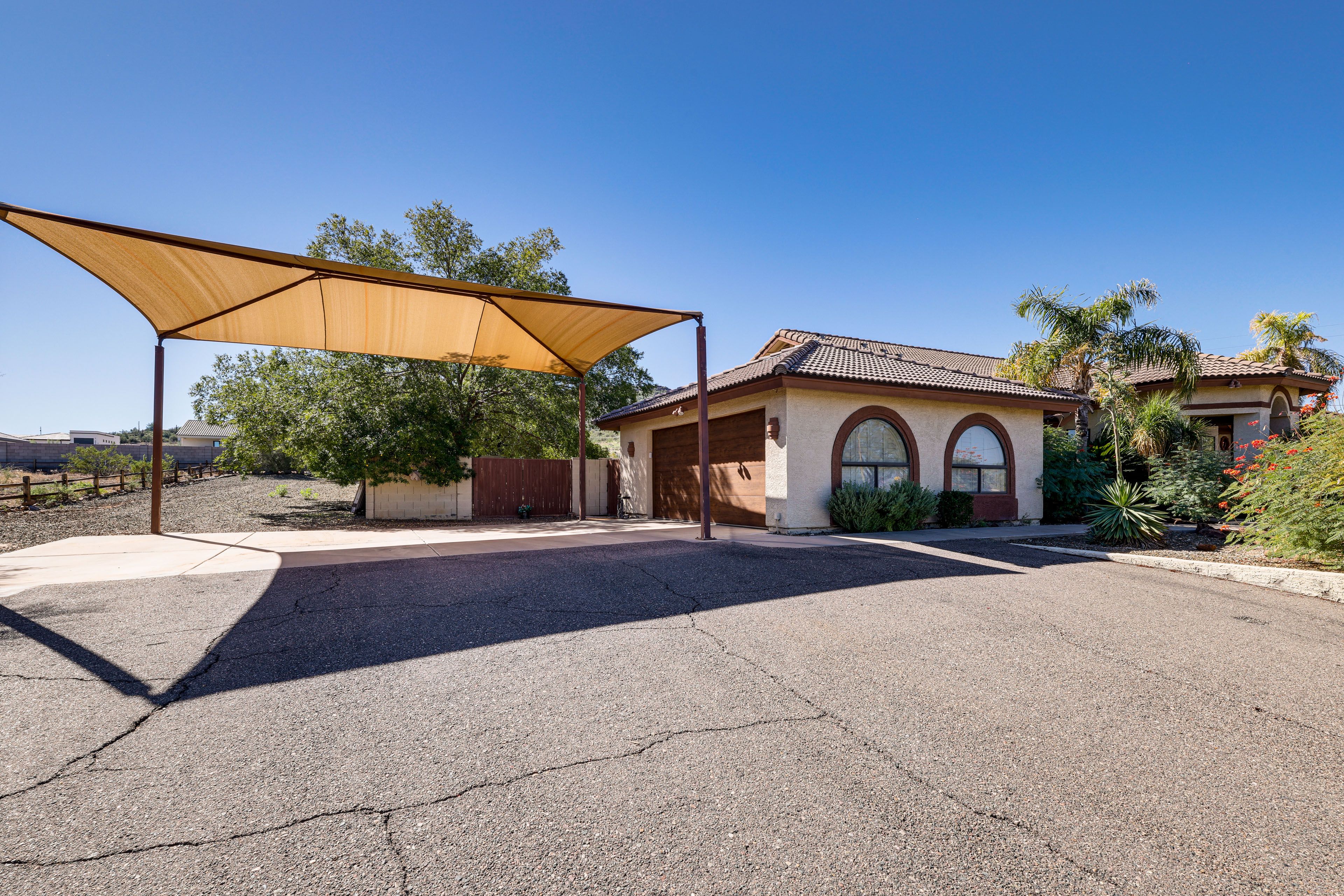 Parking | Garage (2 Vehicles) | Driveway (4 Vehicles) | Trailer Parking Allowed