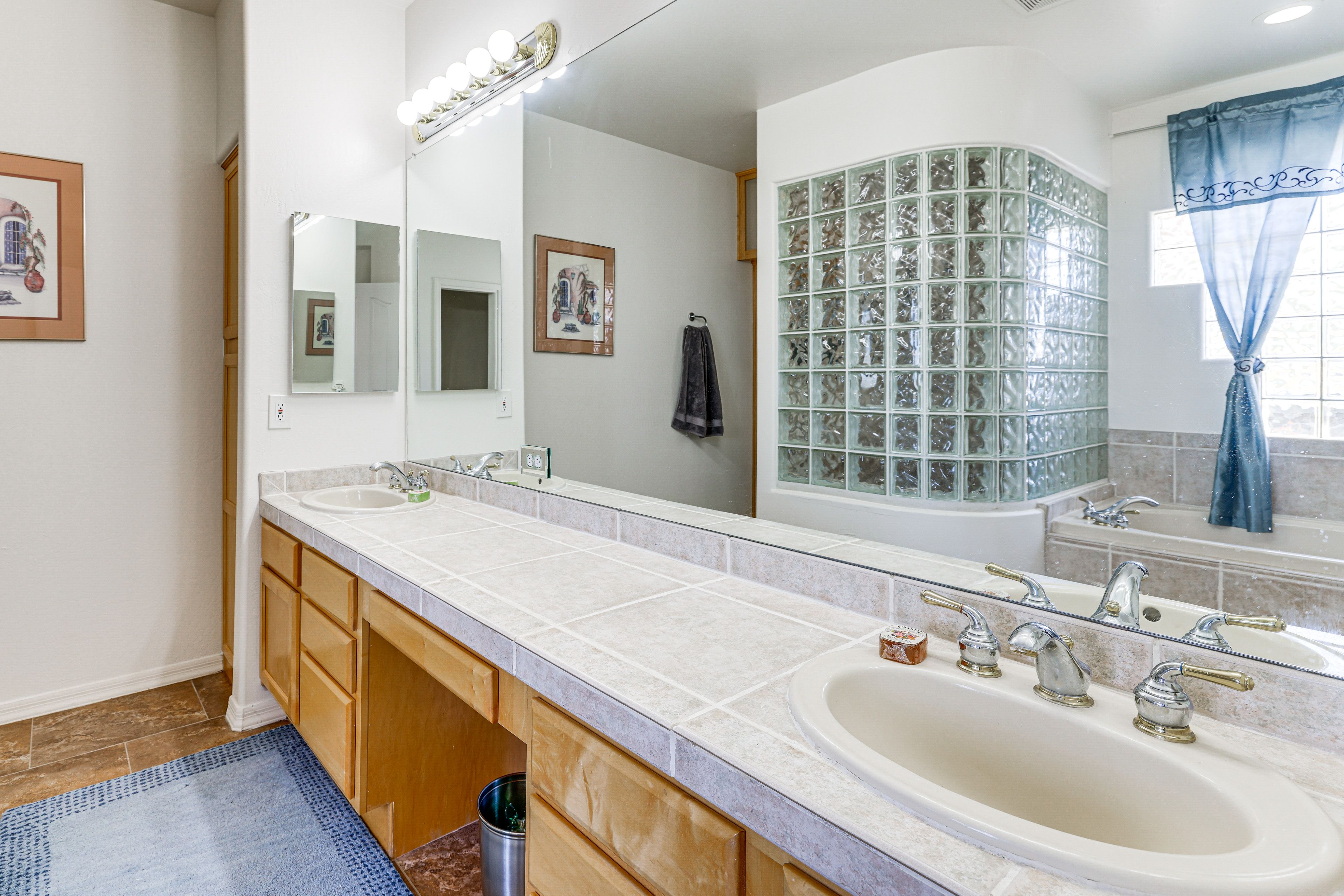 En-Suite Bathroom | Towels Provided | Complimentary Toiletries