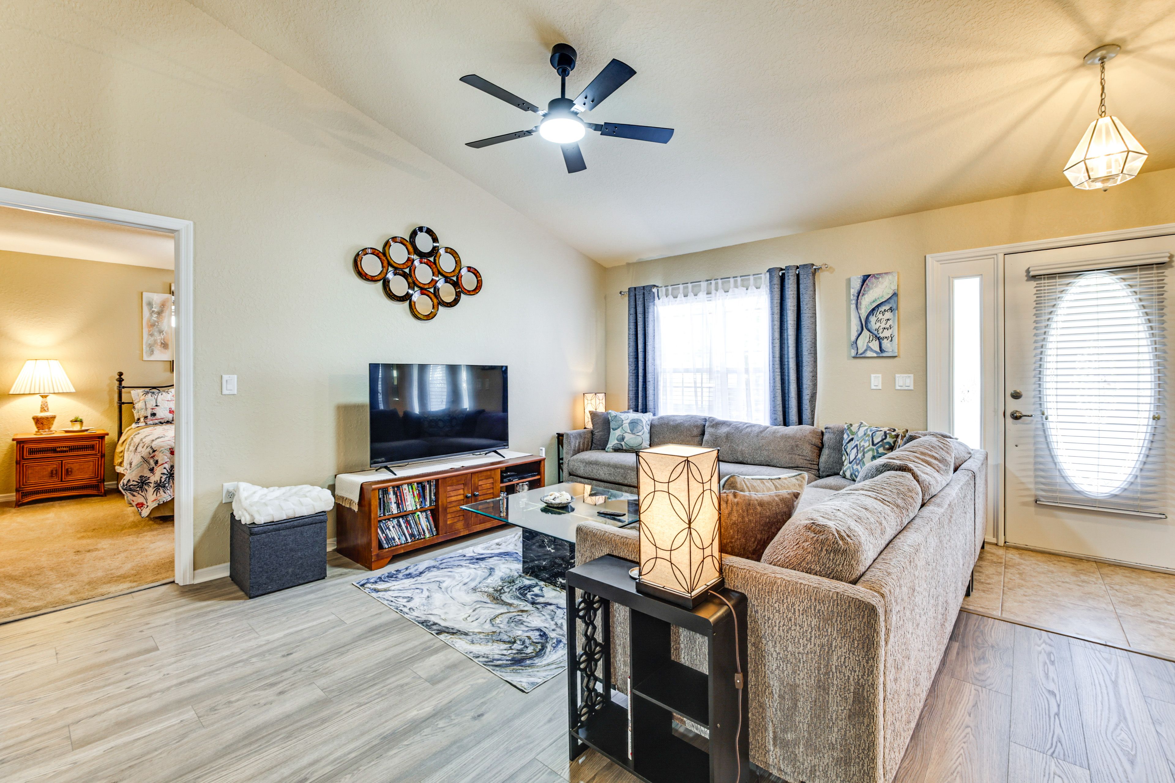 Living Room | 55" Smart TV | Free WiFi | Central A/C & Heating