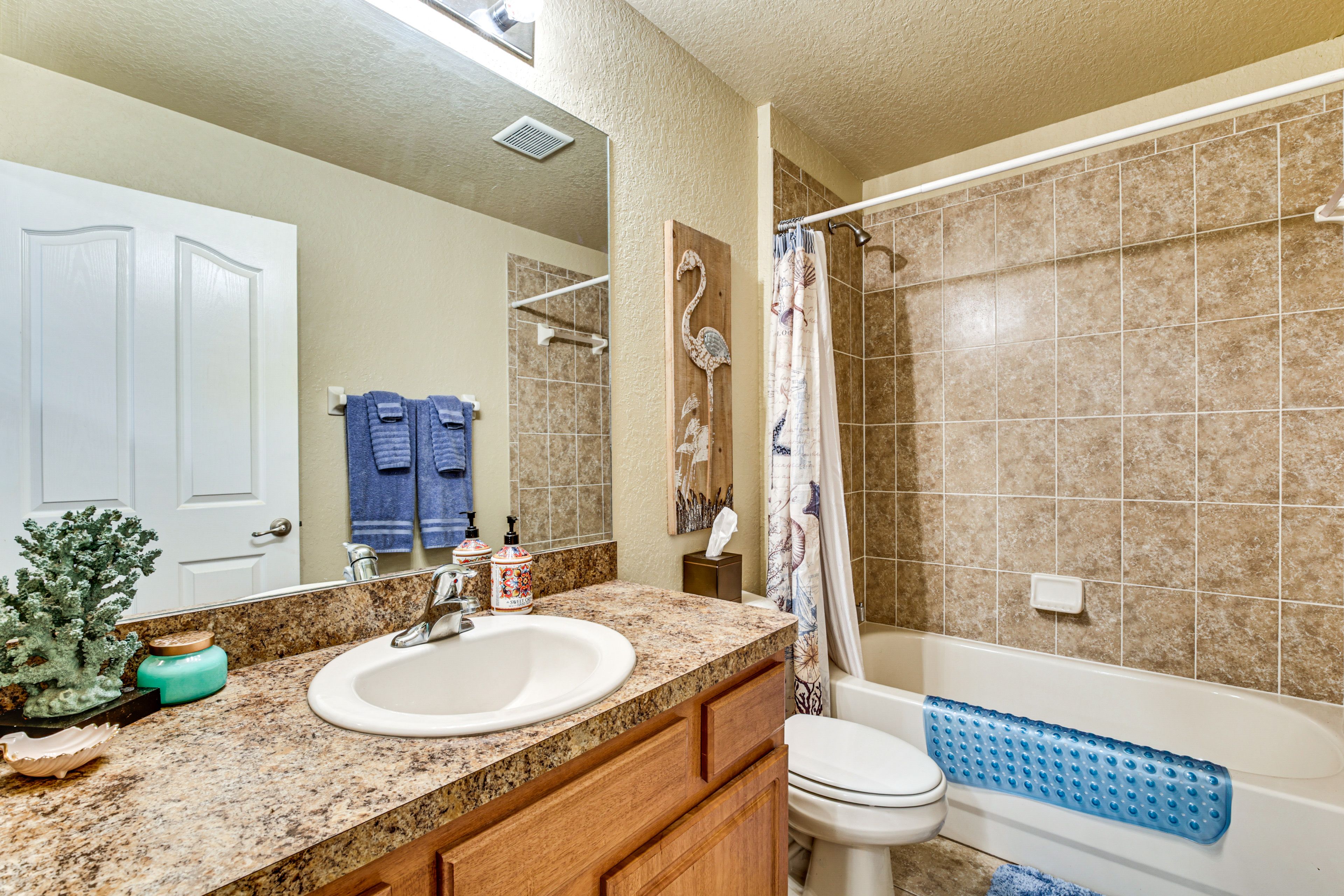 Full Bathroom | Complimentary Toiletries