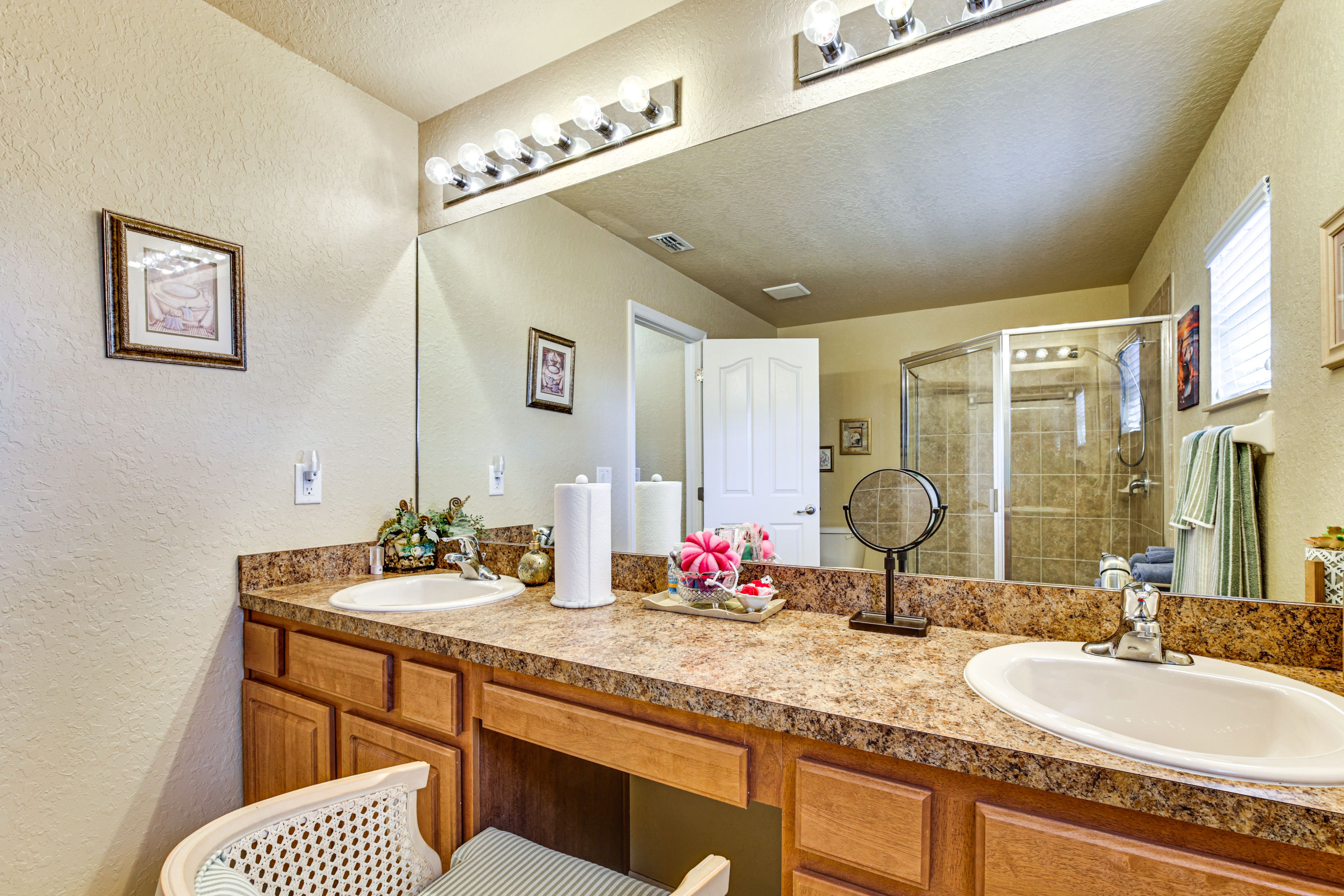 En-Suite Bathroom | Towels Provided