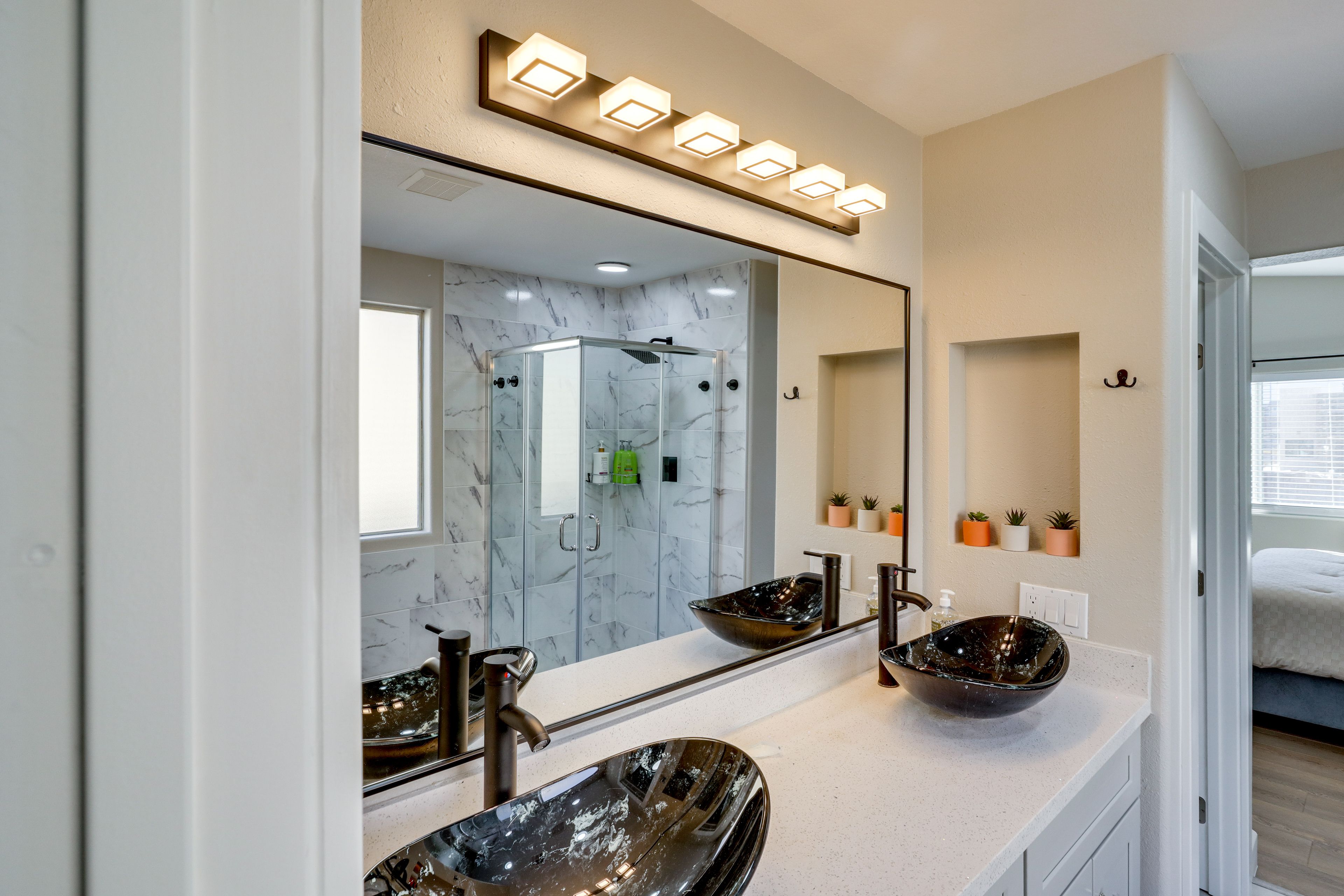 En-Suite Bathroom | Towels Provided | 2nd Floor
