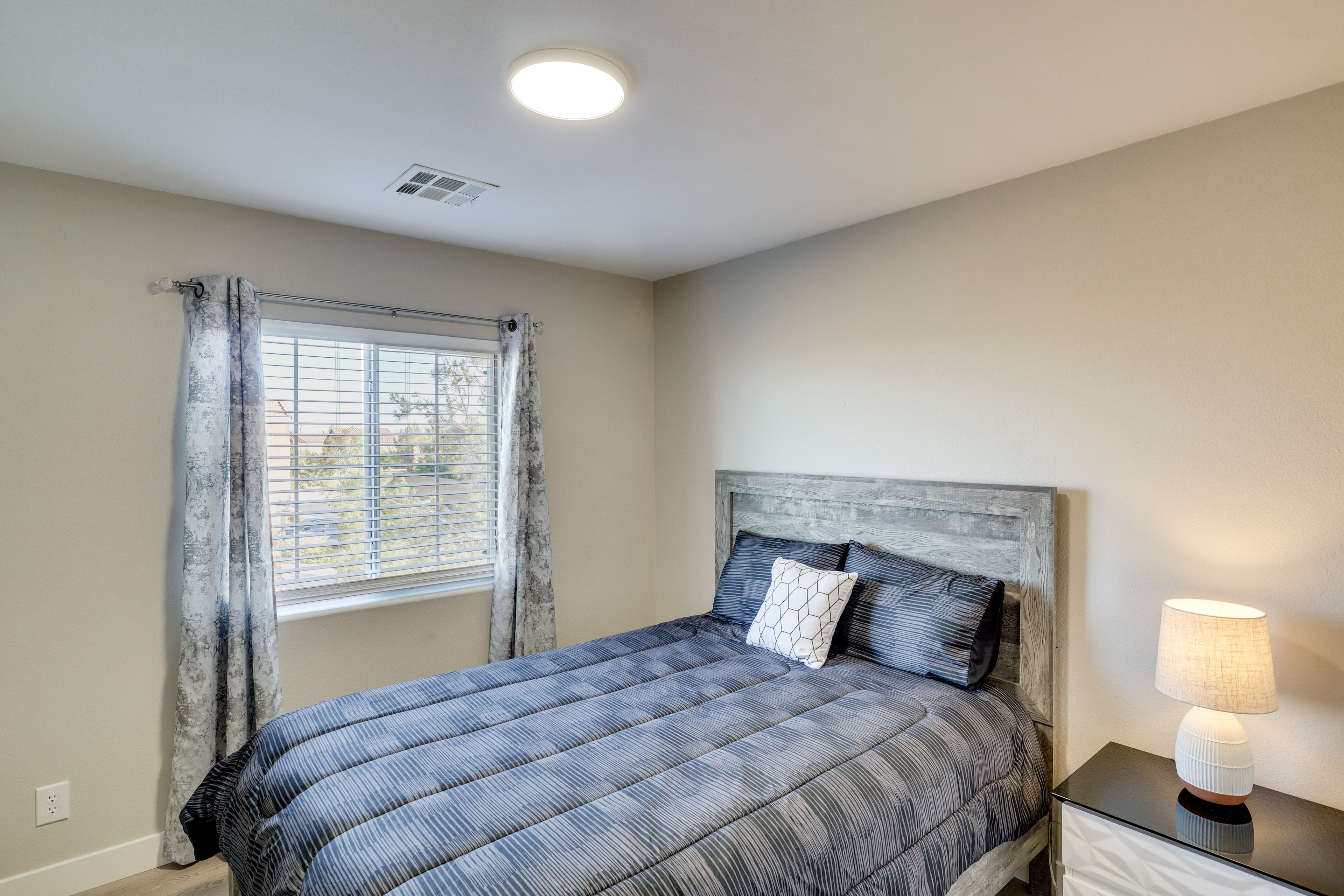 Bedroom 4 | Queen Bed | 2nd Floor