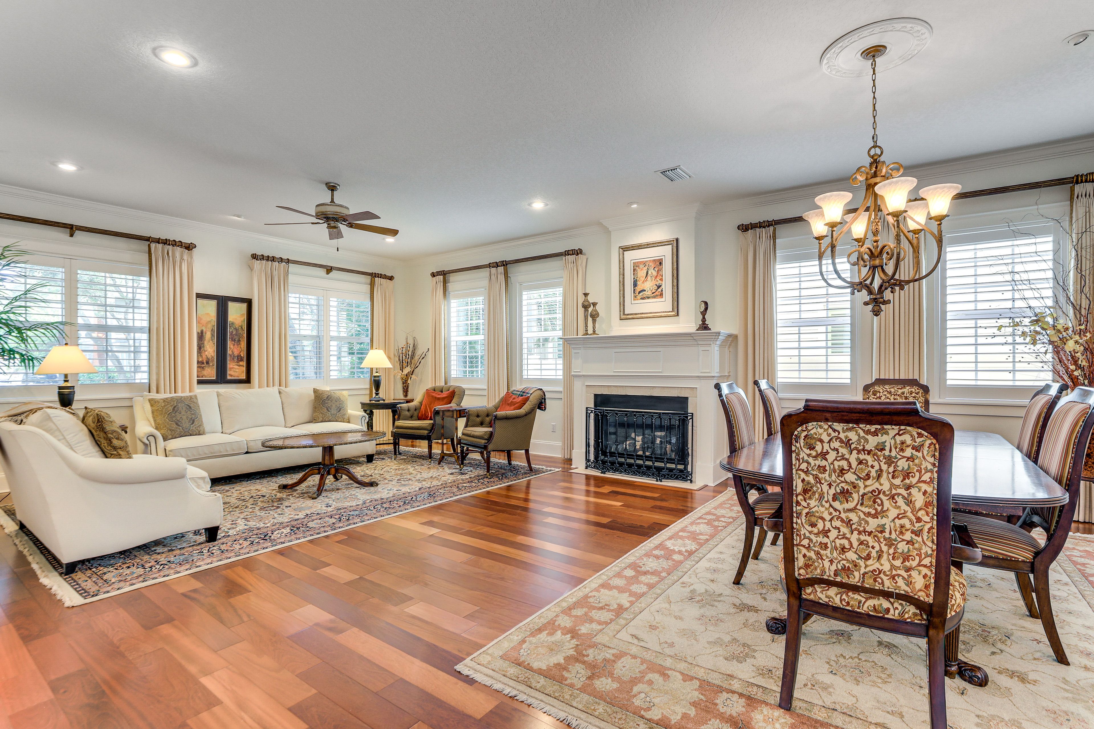 Living Room | Free WiFi | Central Heating & A/C | 1st Floor