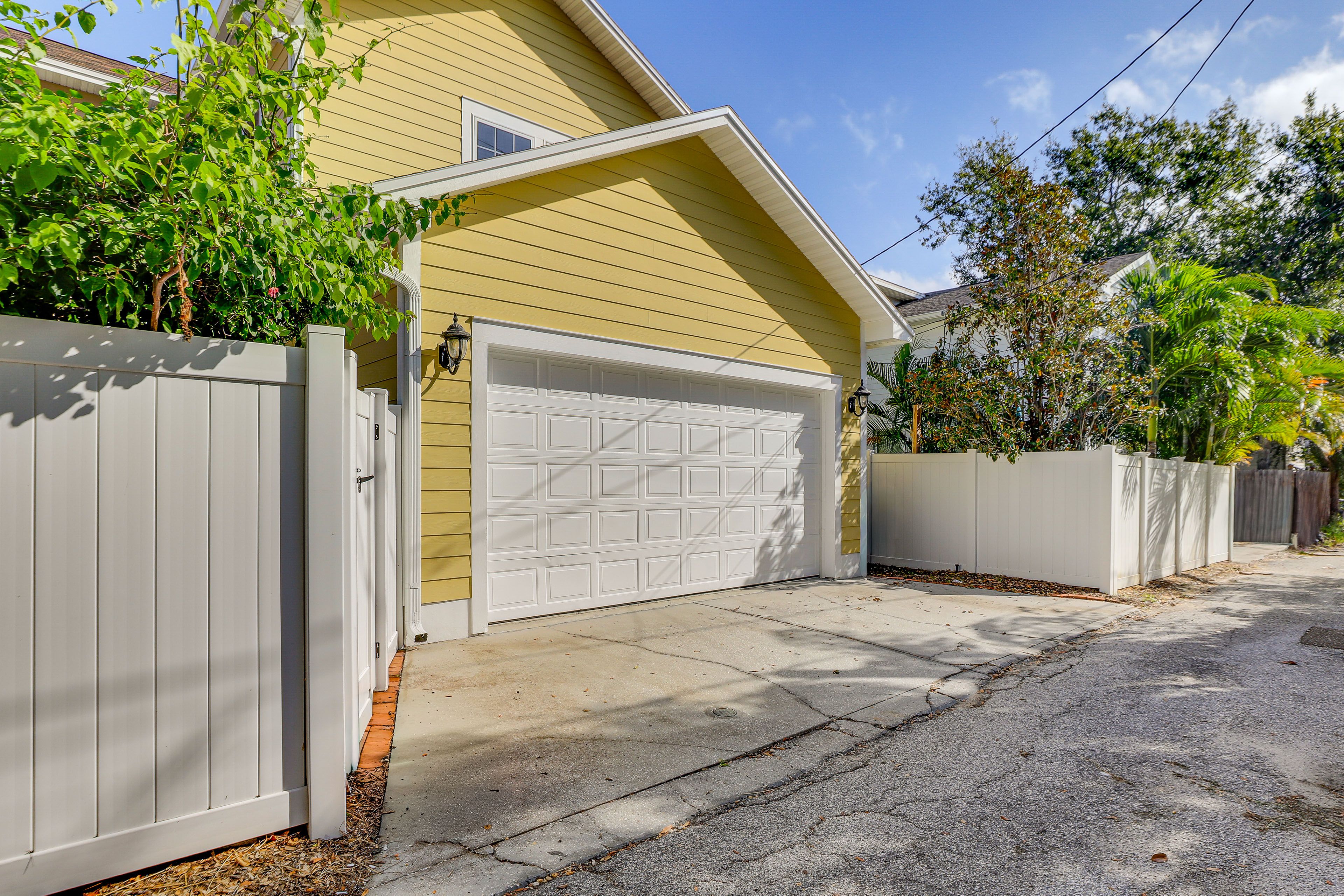 Exterior | Driveway (2 Vehicles) | Garage (1 Vehicle)