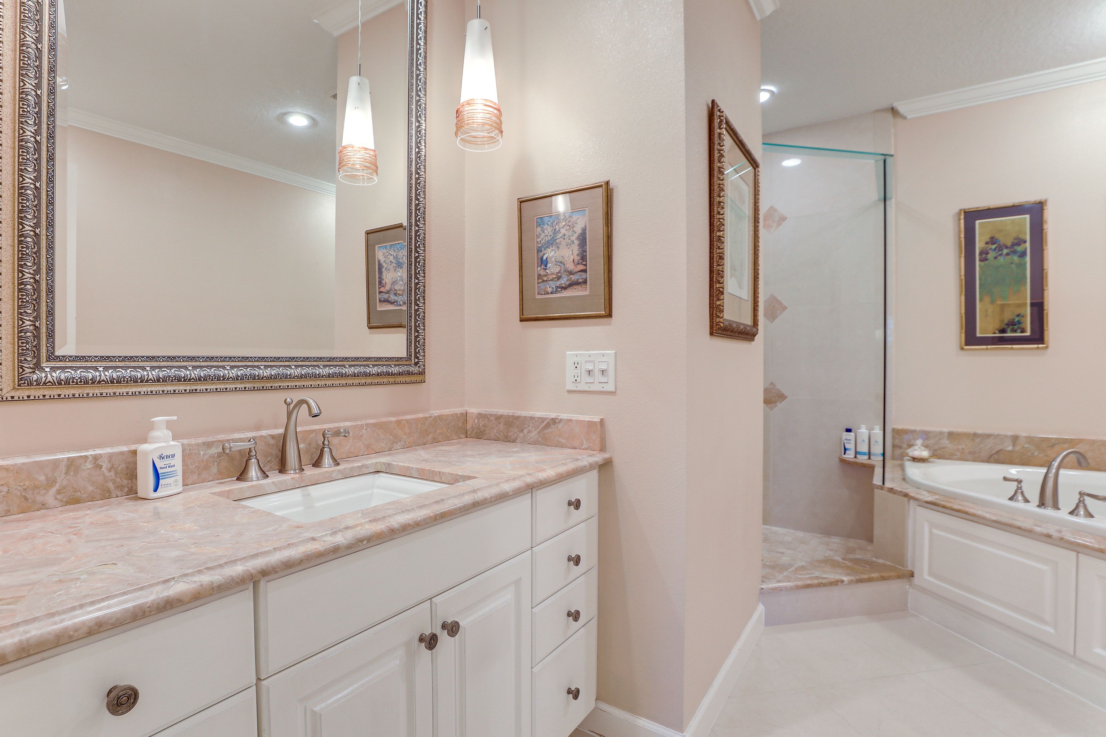 Bathroom | 2nd Floor