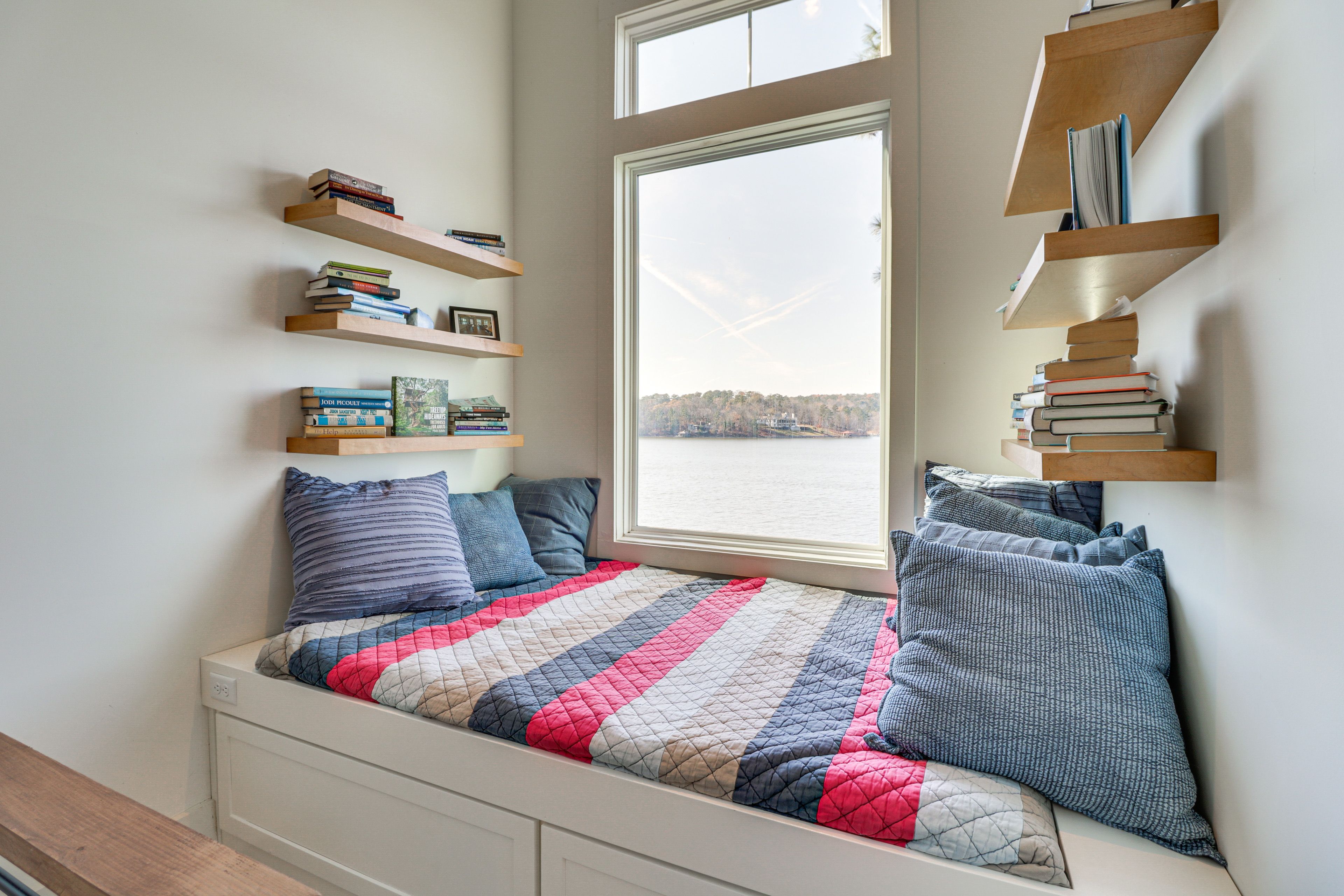 Reading Nook | Main Level