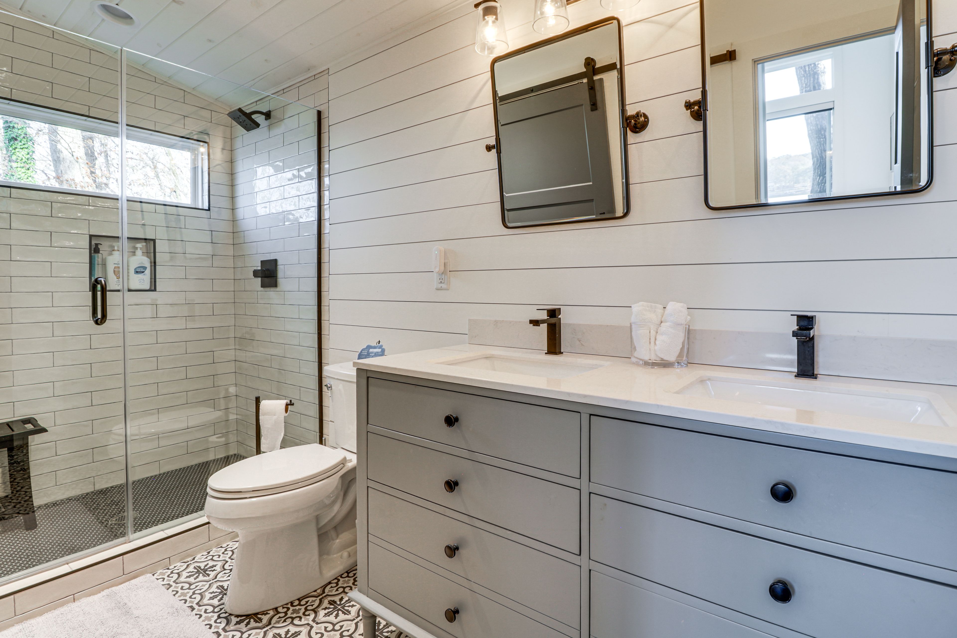 Full Bathroom | Main Level | Towels Provided