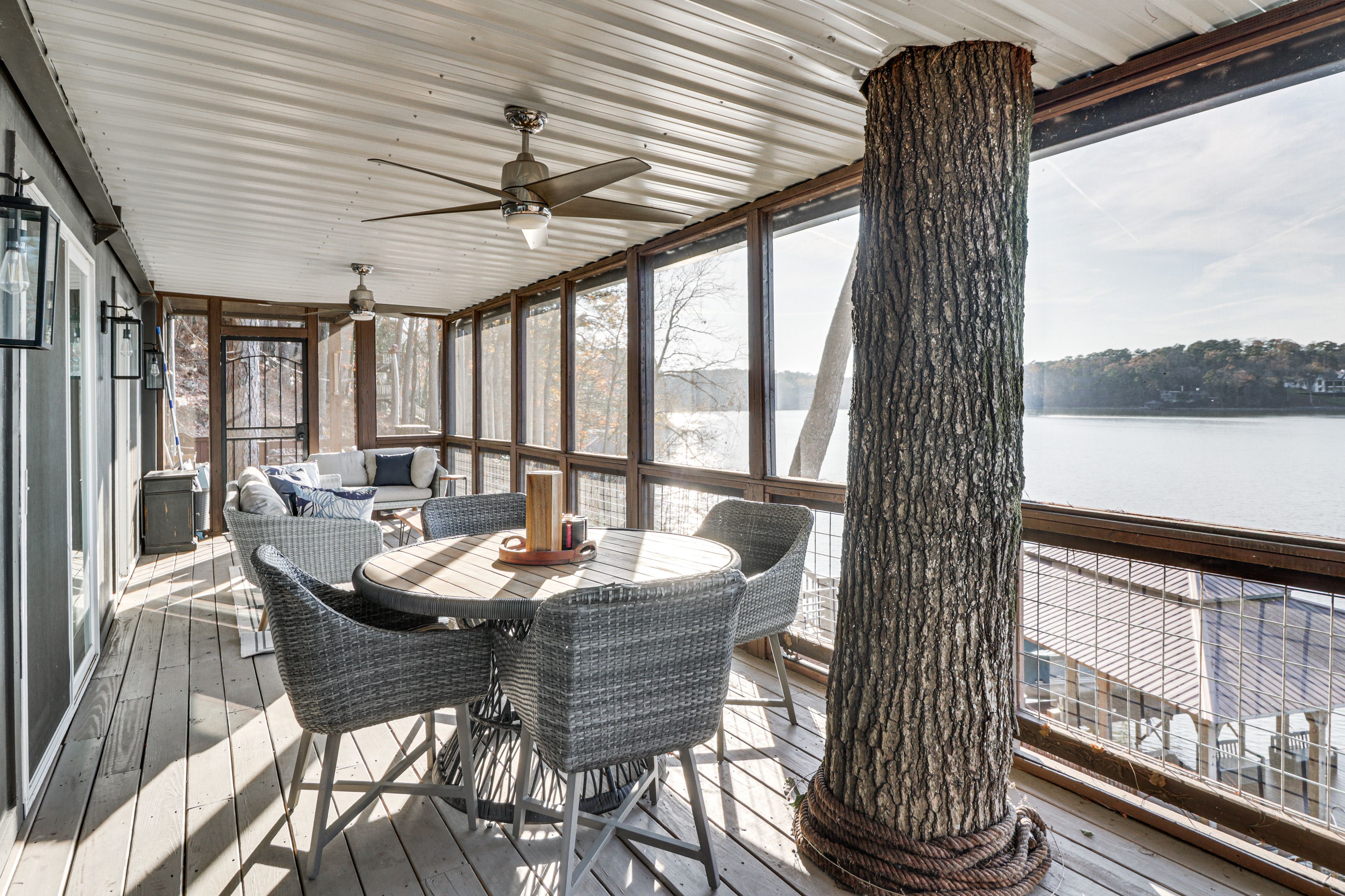 Covered Deck w/ Dining Table