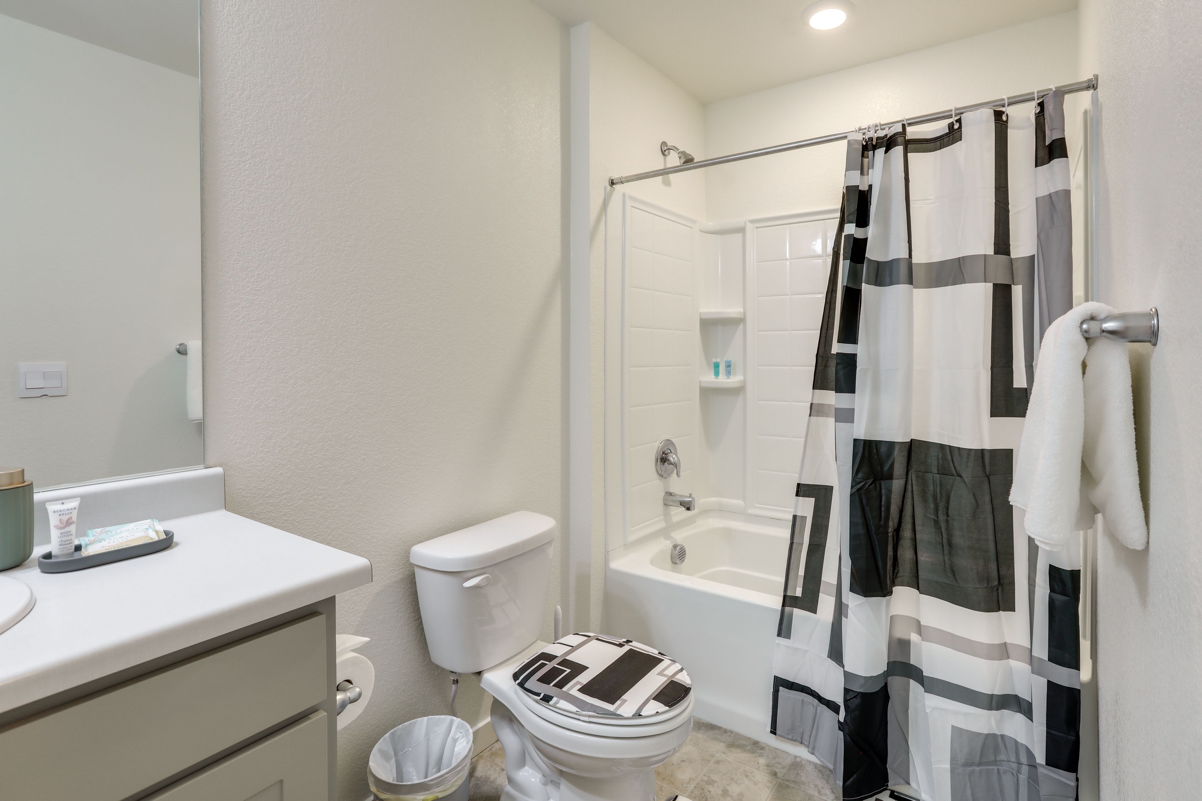 Full Bathroom | 2nd Floor