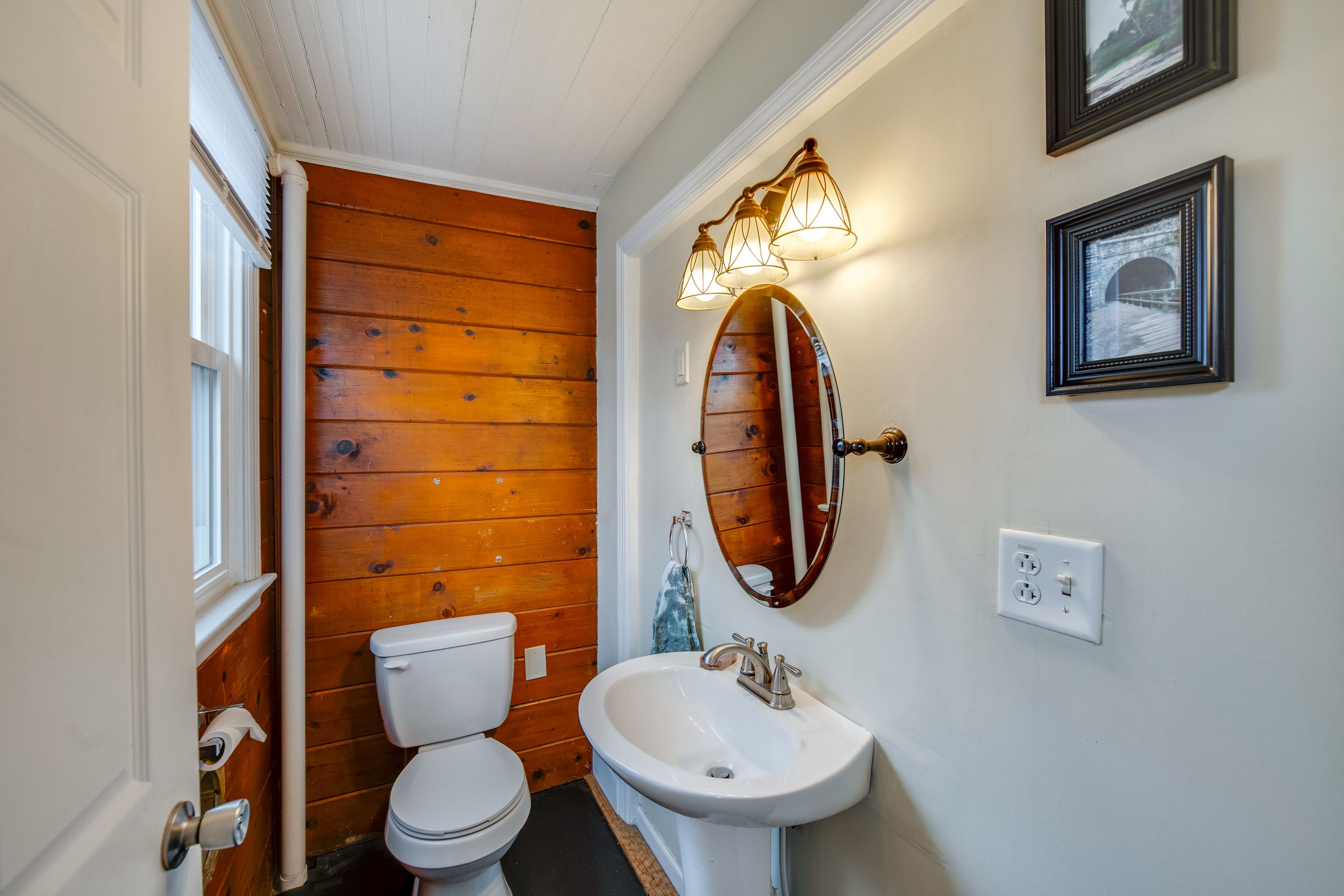 Half Bath | 1st Floor